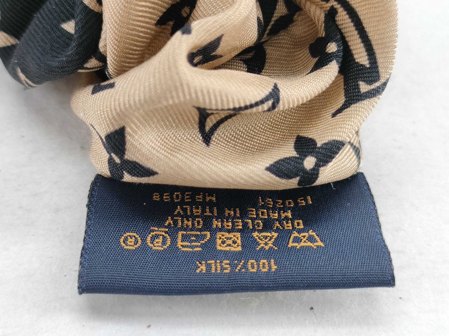 LOUIS VUITTON Monogram Louis Vuitton Scrunchie Be Mindful MP3098 Accessories: Dust bag Hair accessory