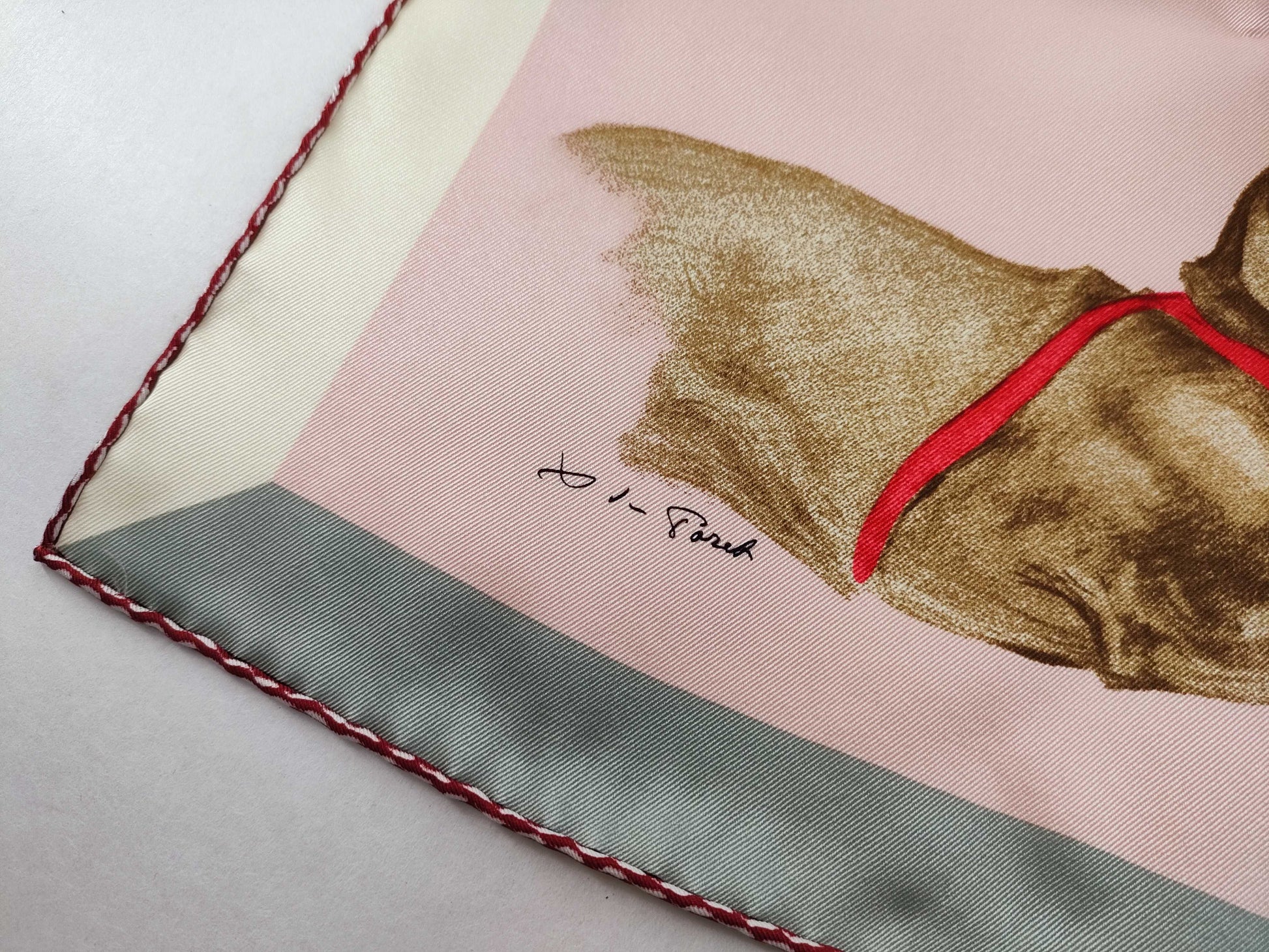 HERMES Carré Hermès Carré 70 LES BASSETS Gav Roche Basset Hound Accessories: Box and other accessories