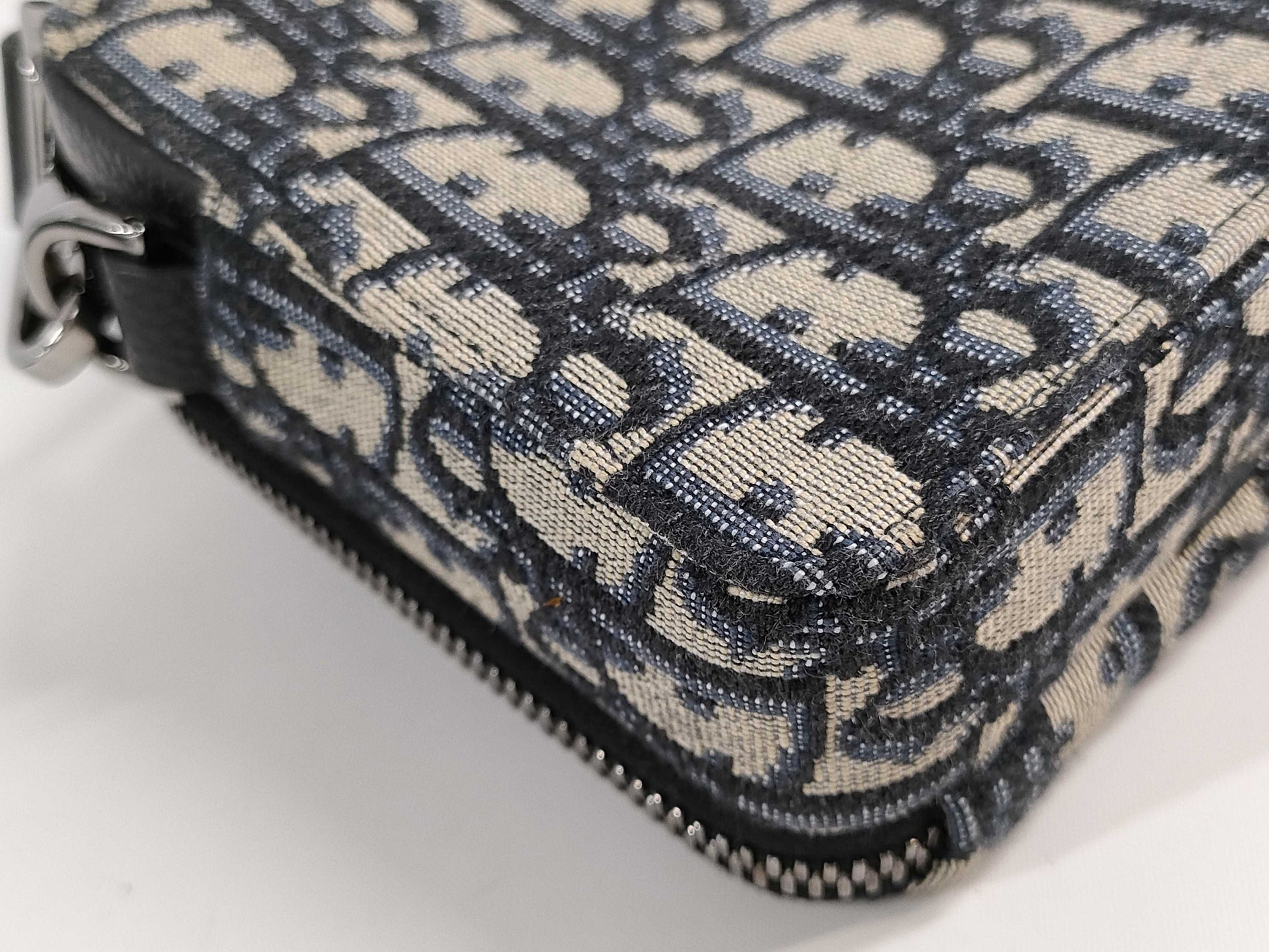 Dior DIOR/Christian Dior Shoulder Bag DIOR AND KENNY SCHARF Strap Pouch 2ESBC119UAU_H10E Dior and Kenny Scharf Shoulder Bag