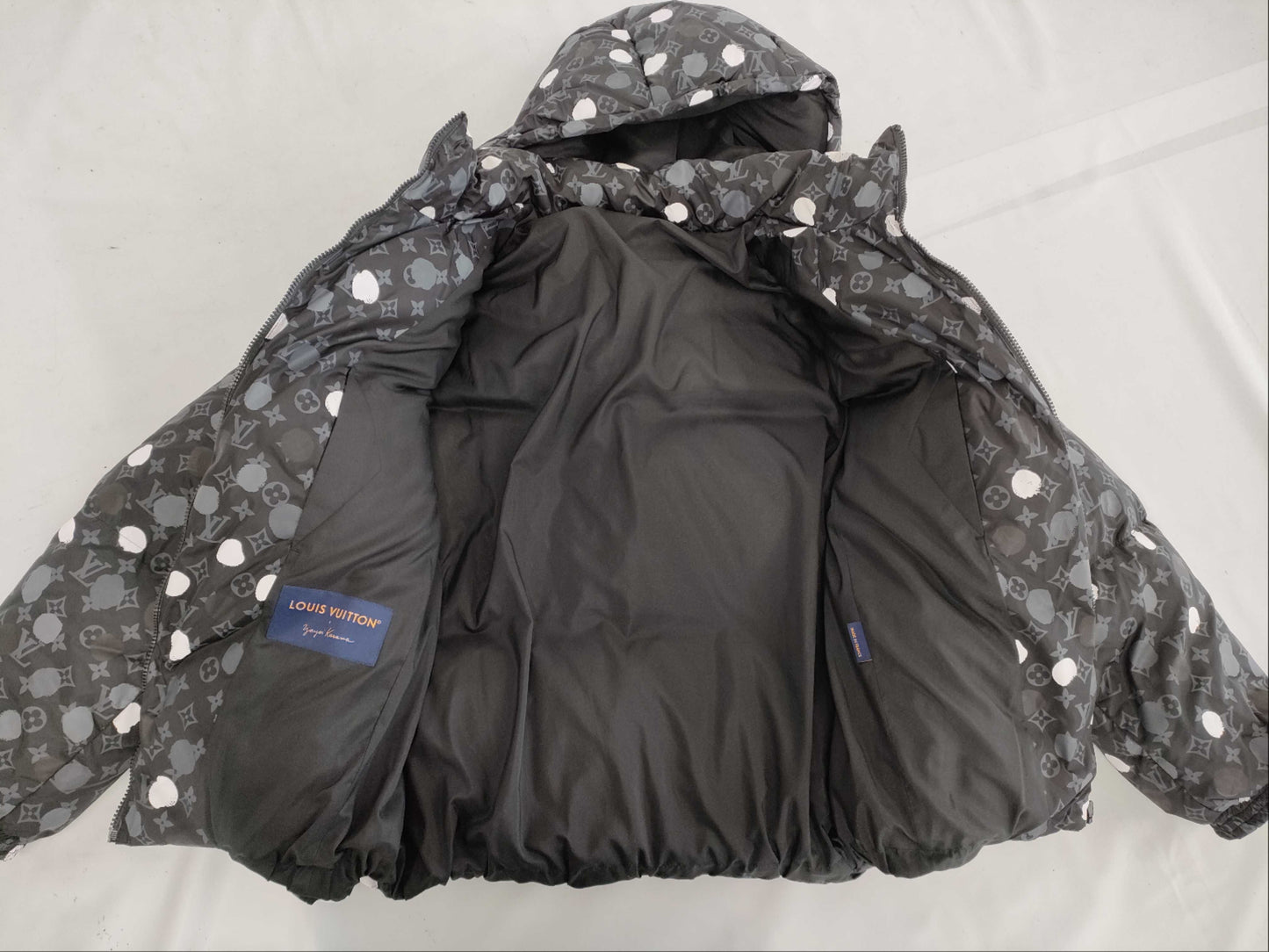 LOUIS VUITTON Down Jacket - RM231H V33 HOB31E x Yayoi Kusama / Painted Dots / Monogram / 23SS Size 48 Jacket