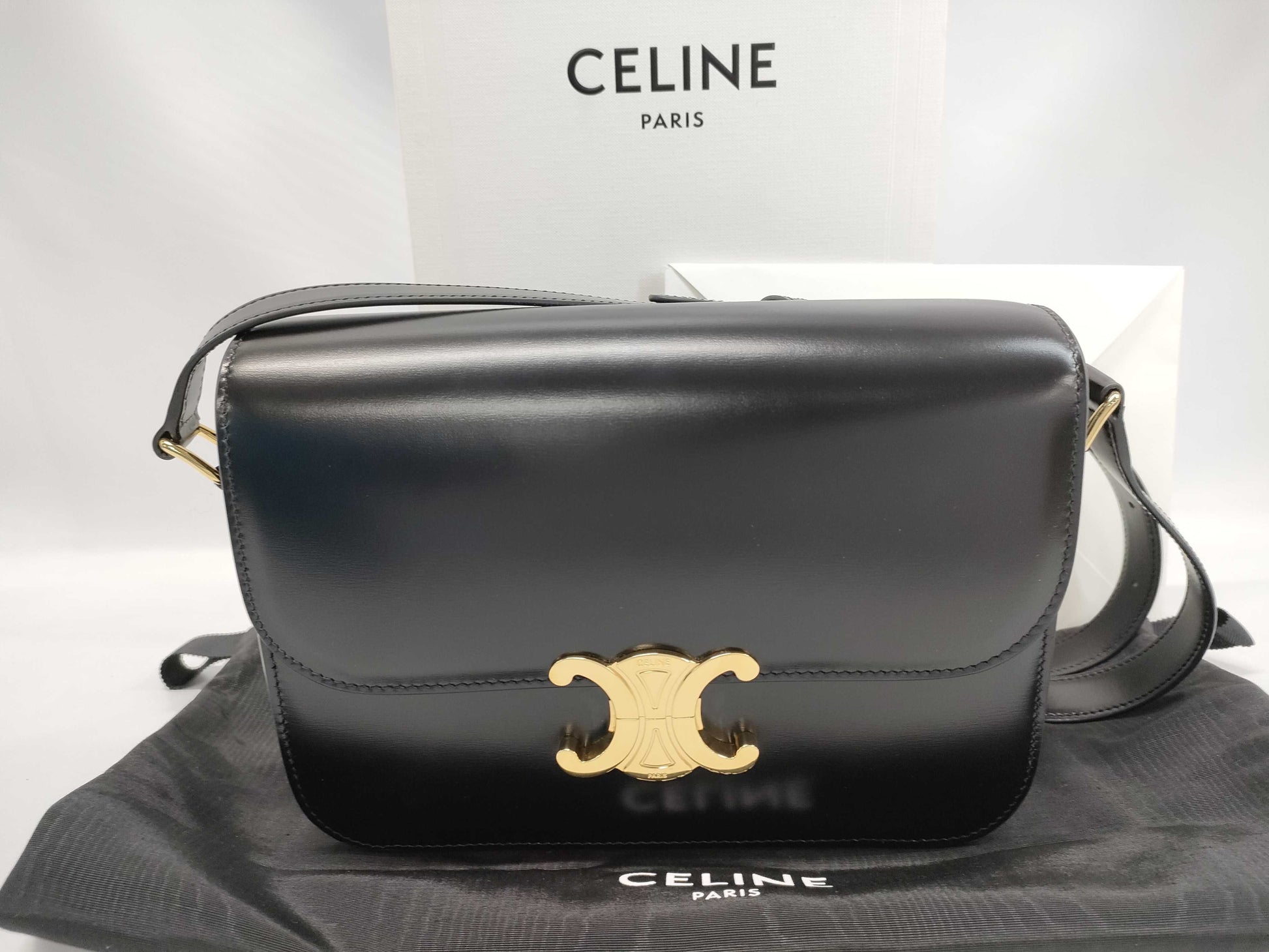 CELINE Triomphe Medium Shoulder Bag 187363BF4.38NO Shiny Calfskin Shoulder Bag
