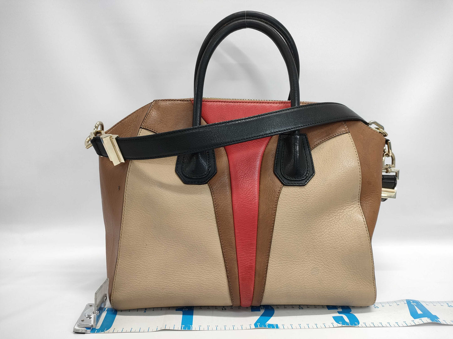 GIVENCHY Antigona Medium Shoulder Bag