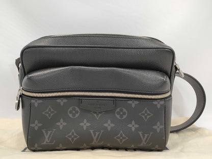 LOUIS VUITTON LOUIS VUITTON Shoulder Bag Outdoor Messenger PM M30233 Shoulder Bag