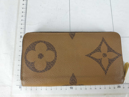 LOUIS VUITTON Monogram Giant Zippy Wallet