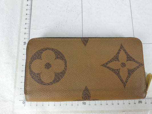 LOUIS VUITTON Monogram Giant Zippy Wallet