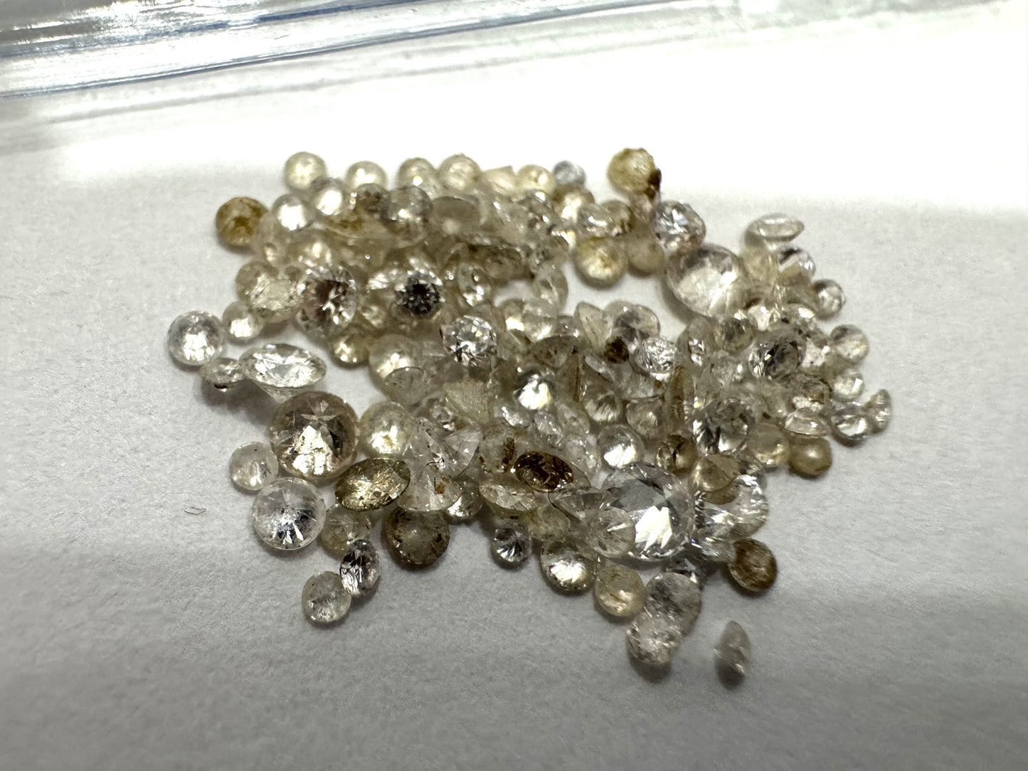 D0.148ct / 2.9ct melee diamonds Loose diamonds