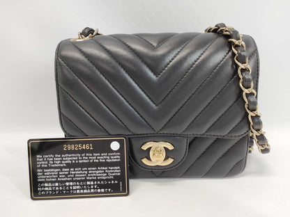 CHANEL Lambskin Chevron Single Flap V-Stitch Chain Shoulder Bag Black 29 Series Shoulder Bag