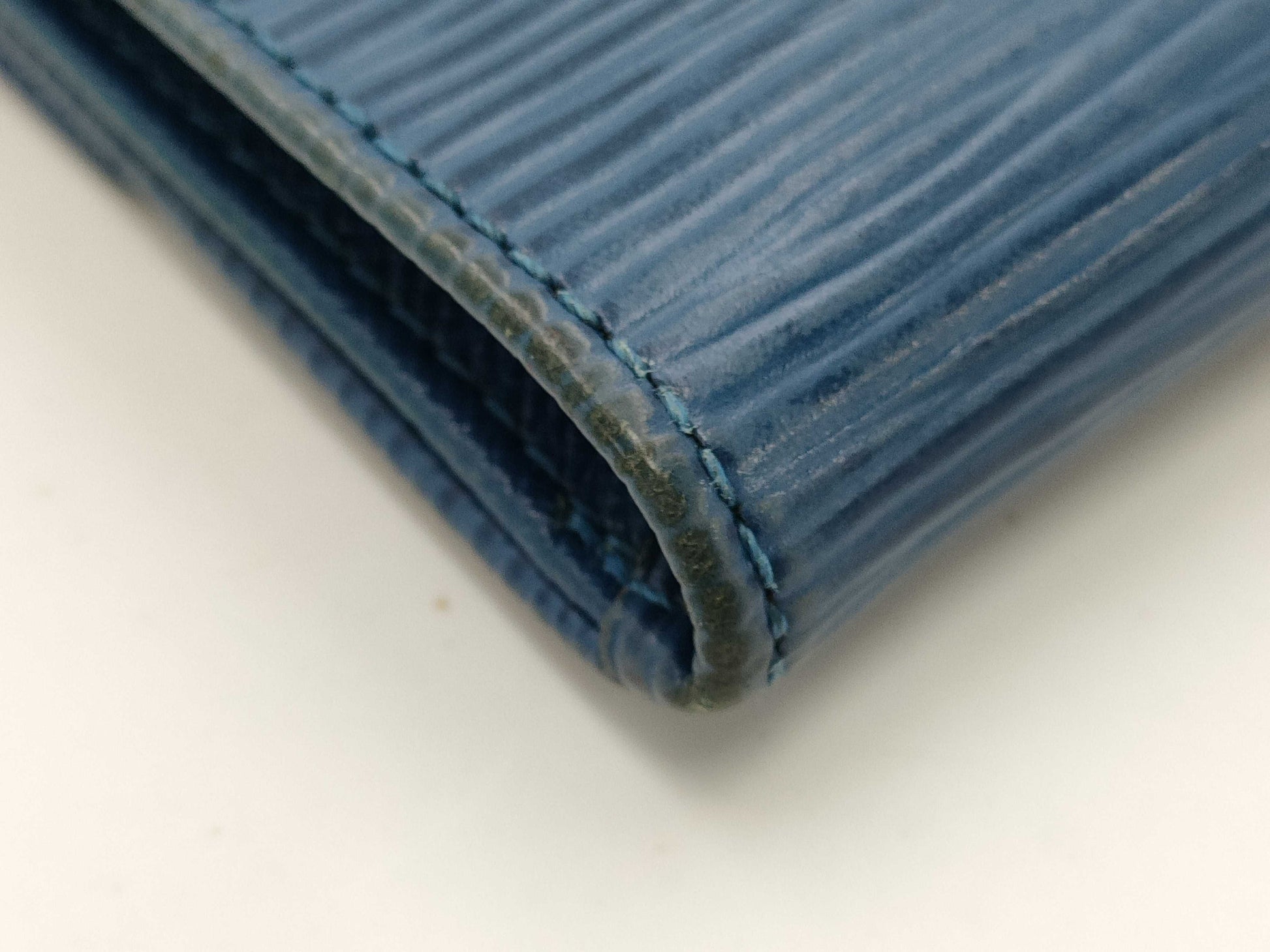 LOUIS VUITTON Epi Double Hook Wallet