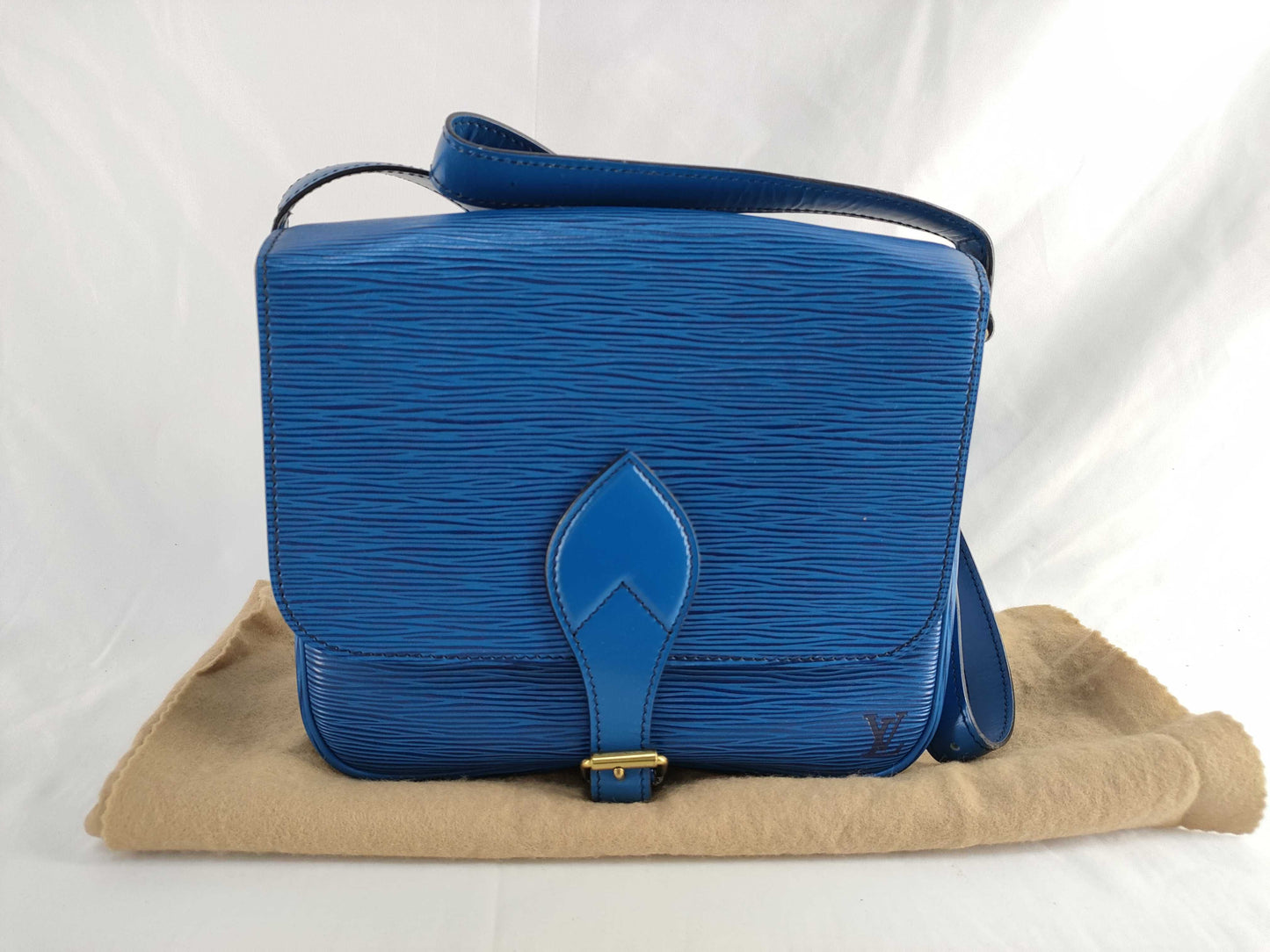 LOUIS VUITTON Epi Cartecière Epi Shoulder Bag