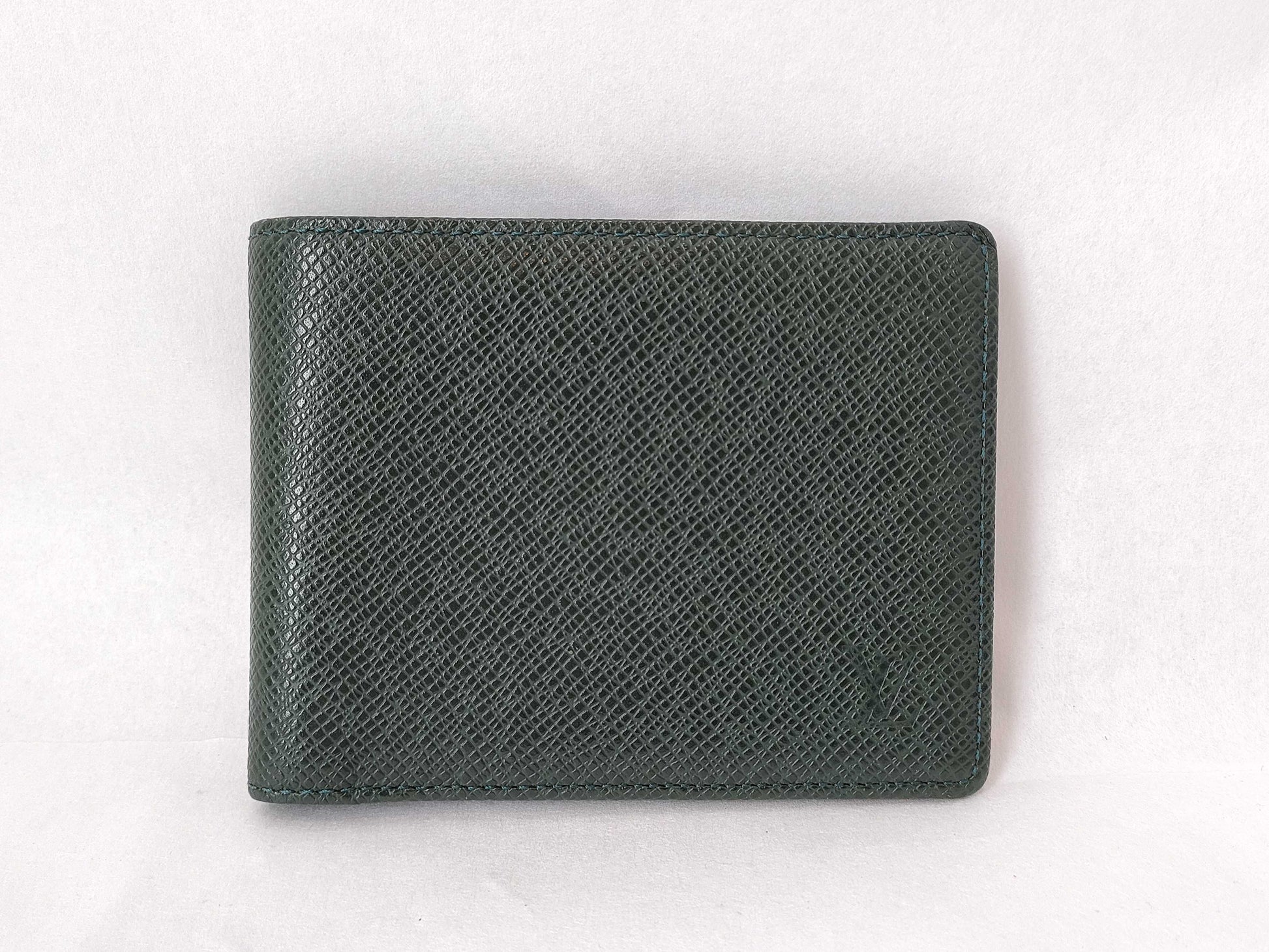 LOUIS VUITTON Taiga Louis Vuitton Taiga Porte-Biere 6 Carte Credit M30484/MI0012 Green Wallet