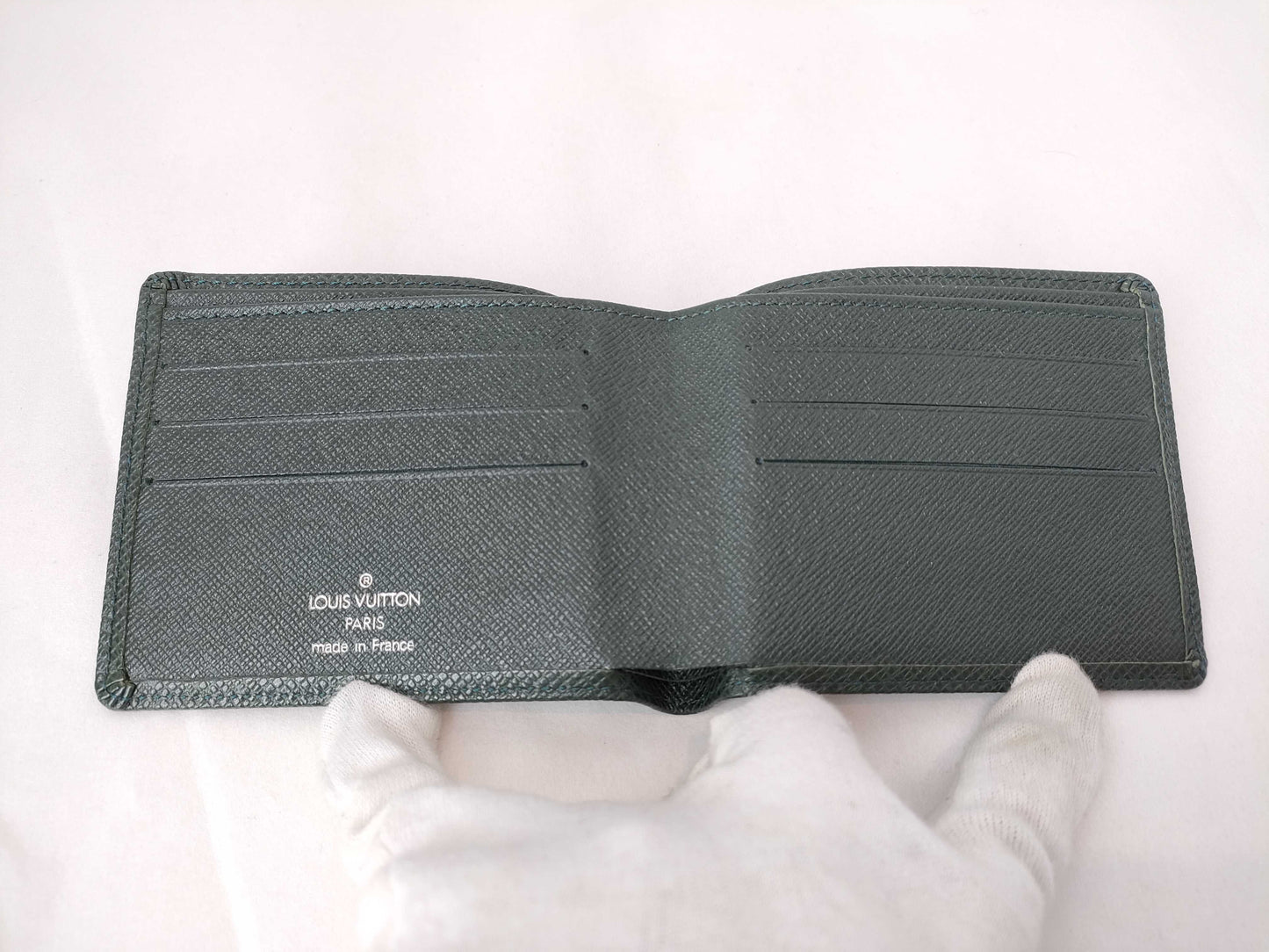 LOUIS VUITTON Taiga Louis Vuitton Taiga Porte-Biere 6 Carte Credit M30484/MI0012 Green Wallet