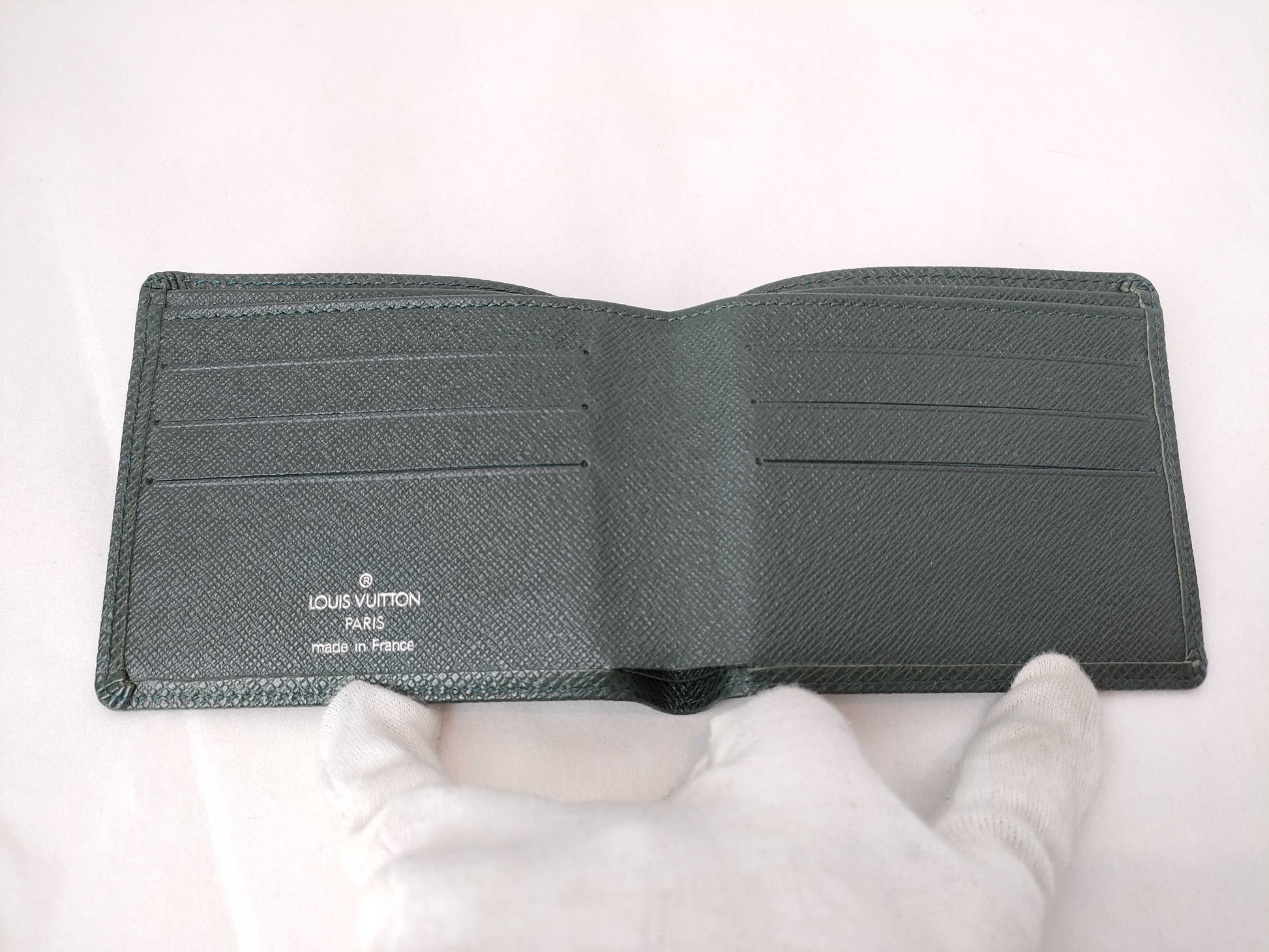 LOUIS VUITTON Taiga Louis Vuitton Taiga Porte-Biere 6 Carte Credit M30484/MI0012 Green Wallet