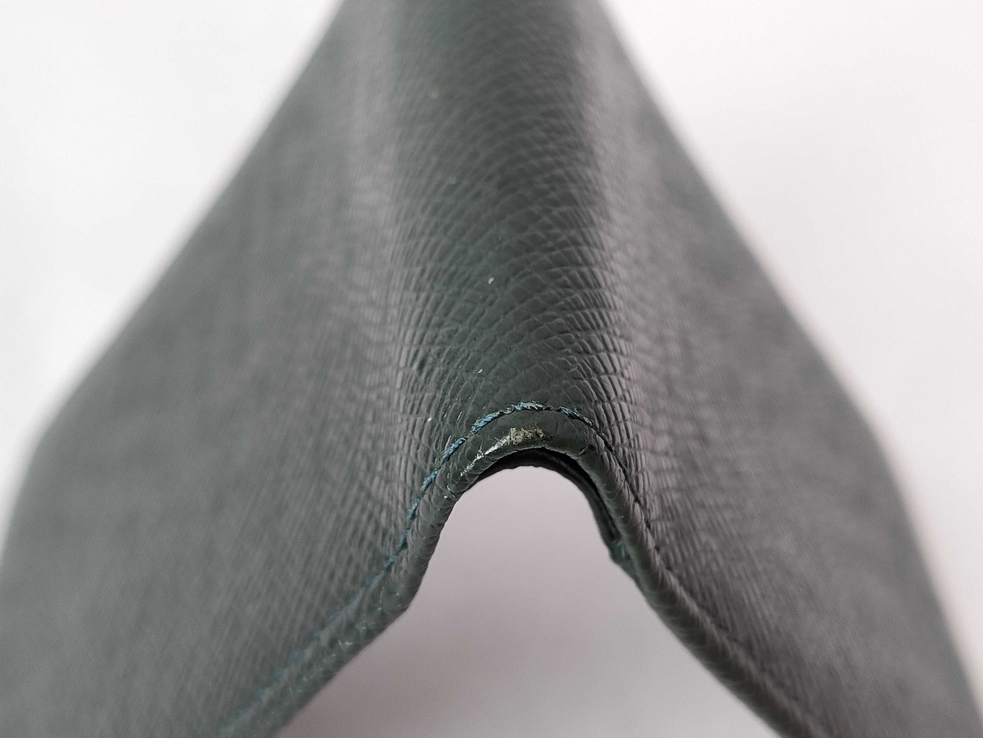 LOUIS VUITTON Taiga Louis Vuitton Taiga Porte-Biere 6 Carte Credit M30484/MI0012 Green Wallet