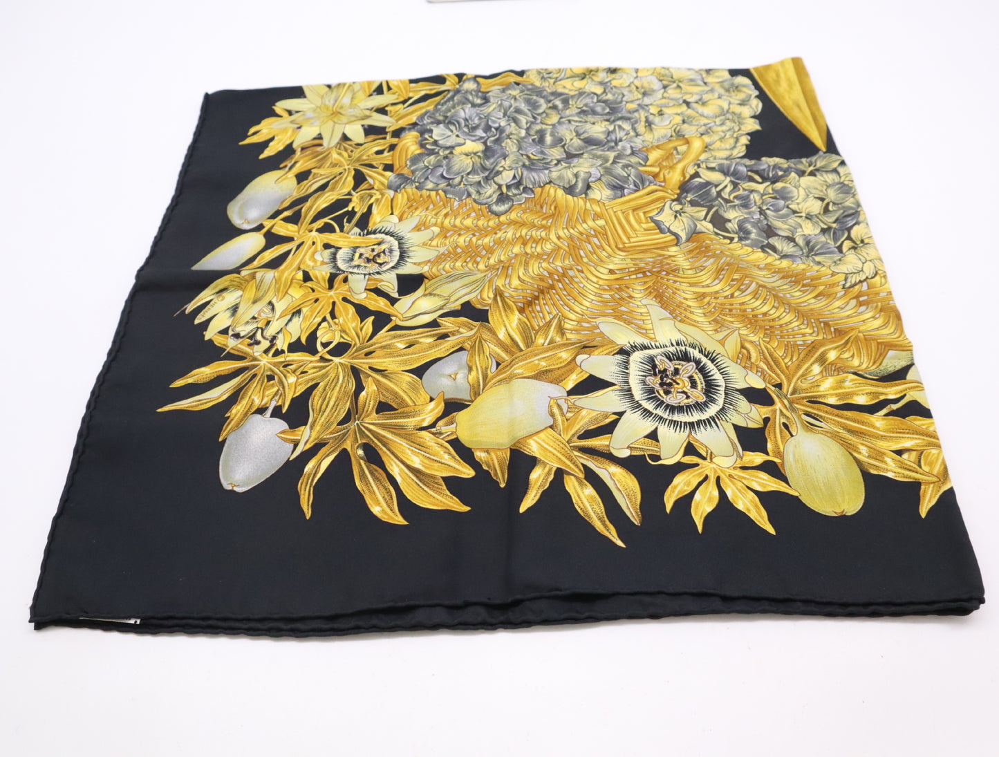 HERMES Carre Silk Carre 90 PASSIFLORES Black Gold Scarf