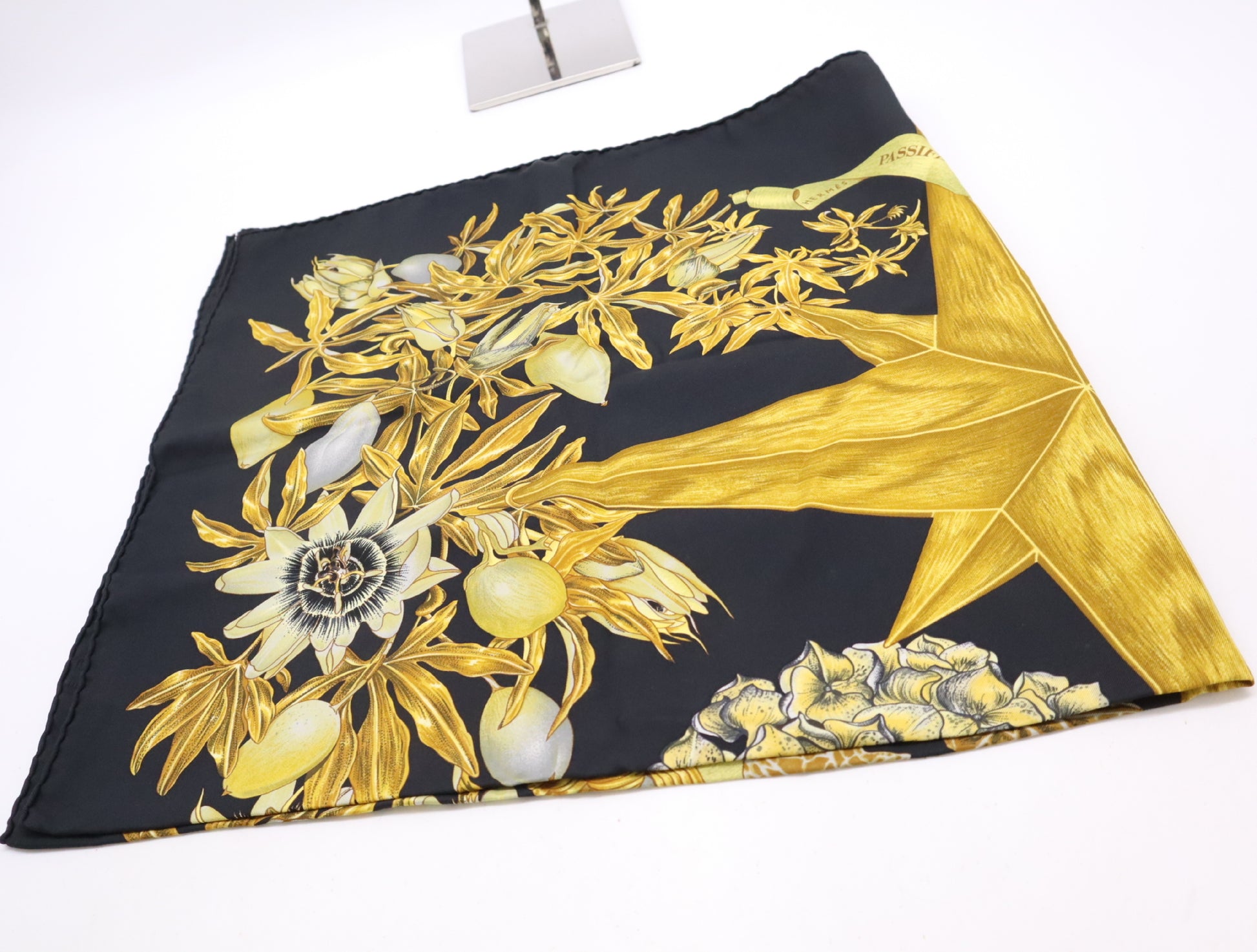 HERMES Carre Silk Carre 90 PASSIFLORES Black Gold Scarf