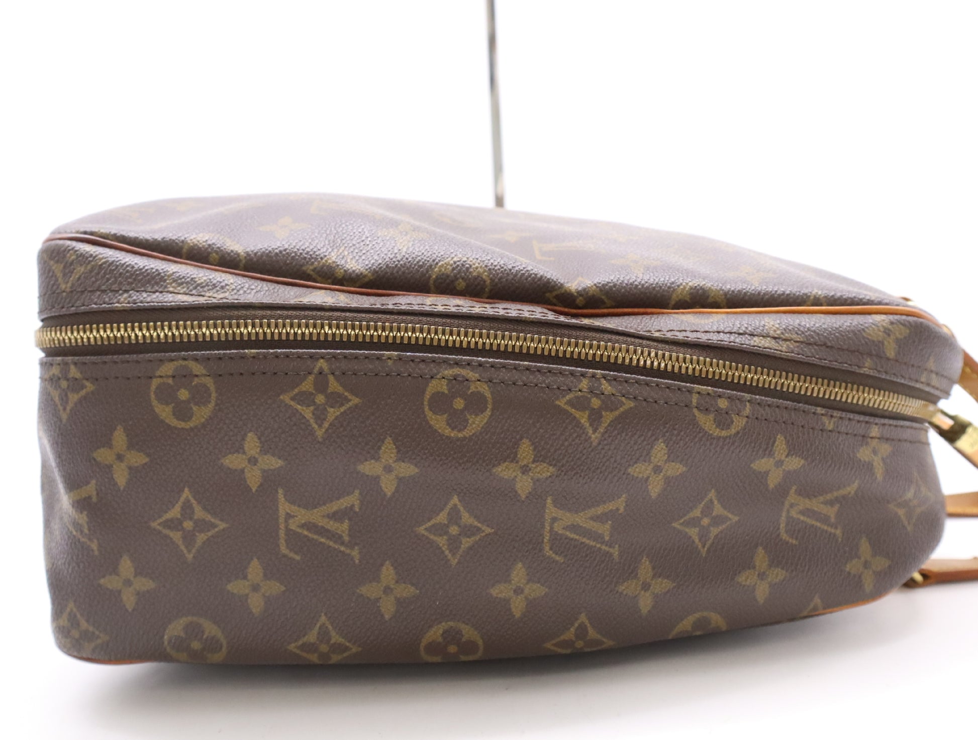 LOUIS VUITTON Monogram M41450? Monogram Excursion Handbag