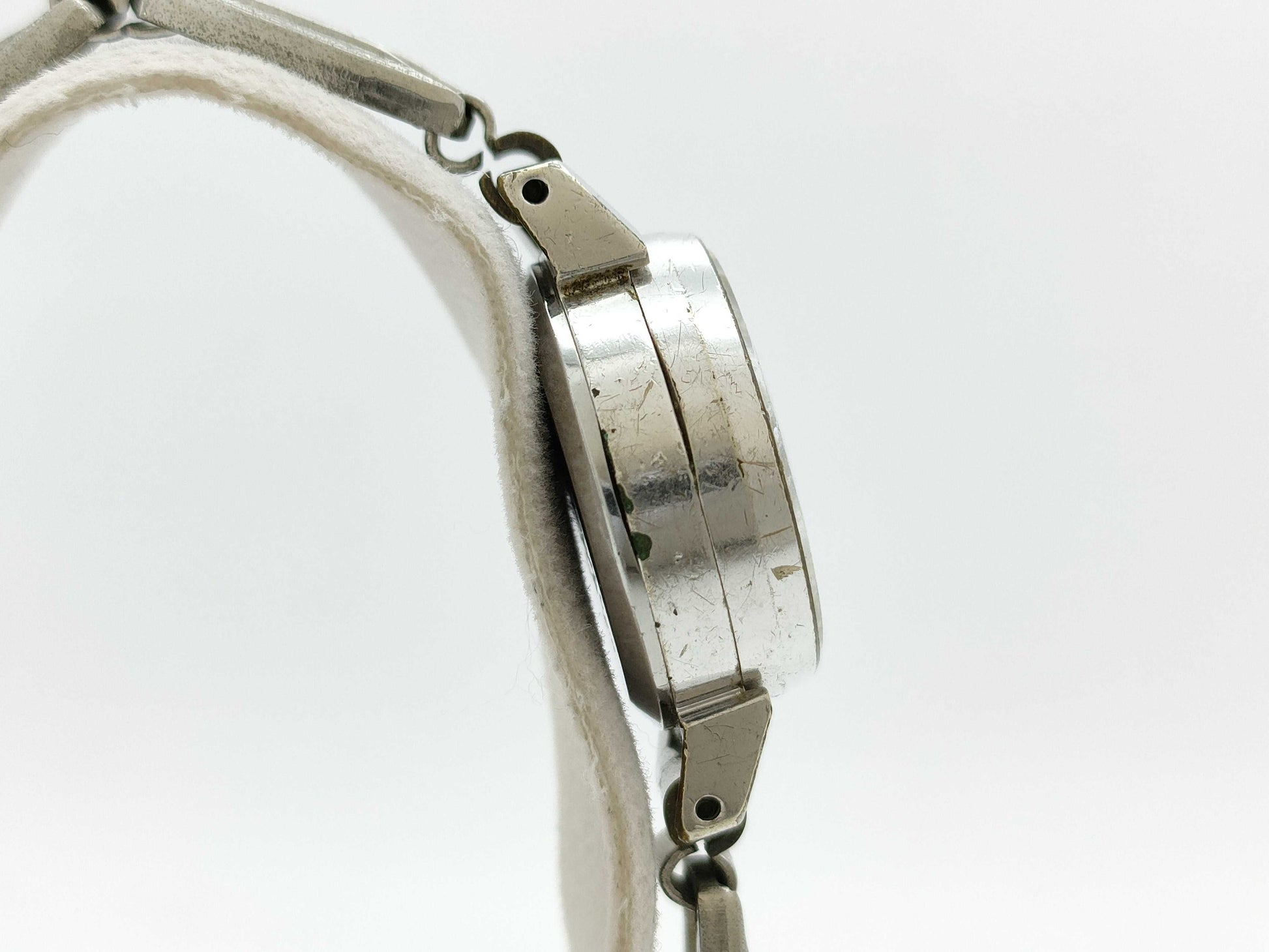 10-0280 7900701 Hand-wound ladies' watch