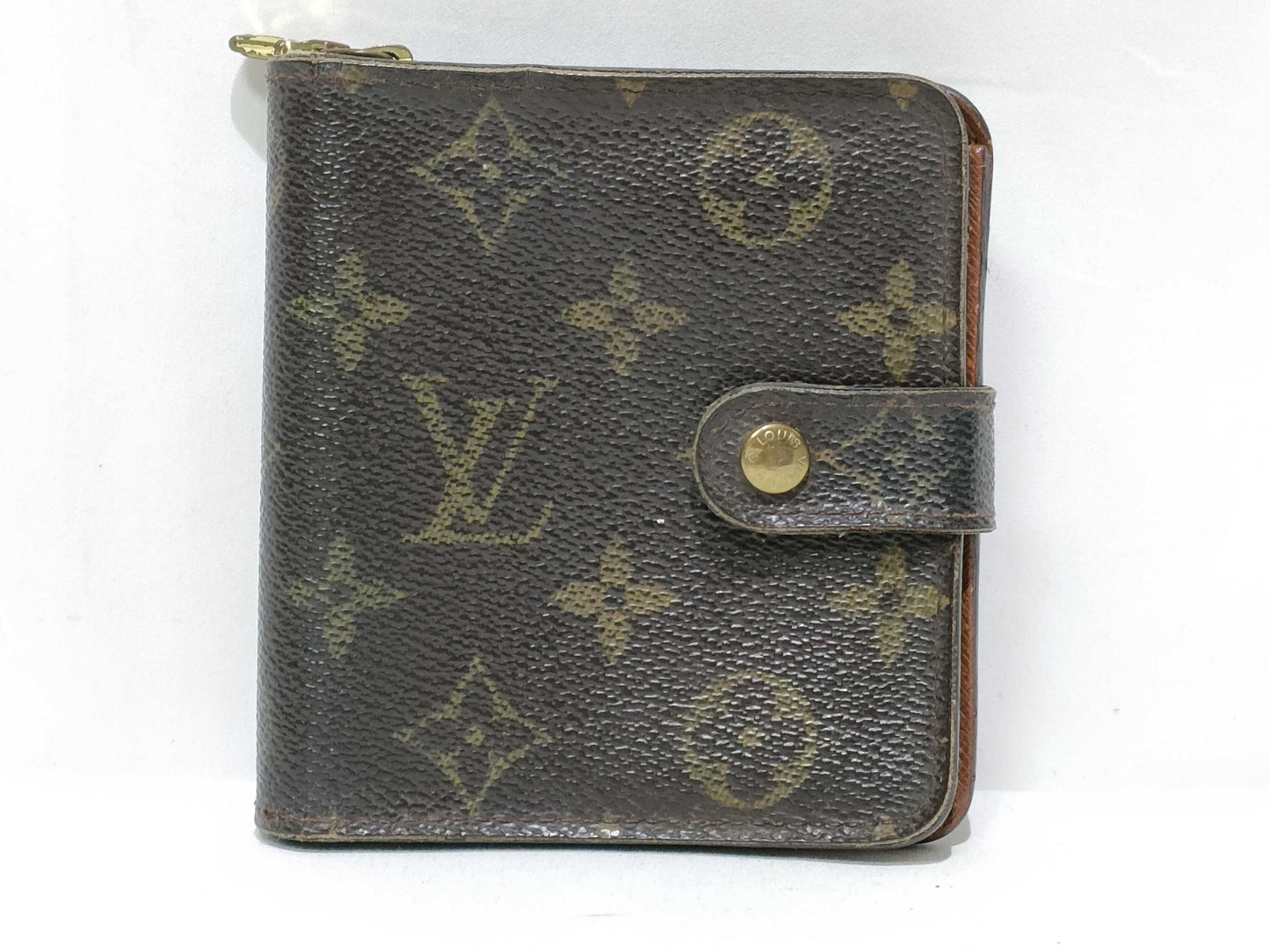 LOUIS VUITTON Monogram LV Wallet
