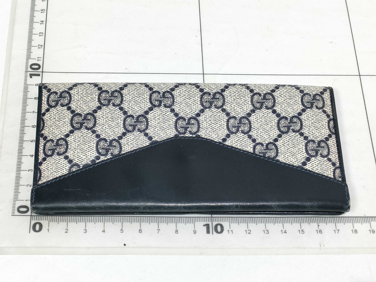 GUCCI GG Supreme Gucci Wallet