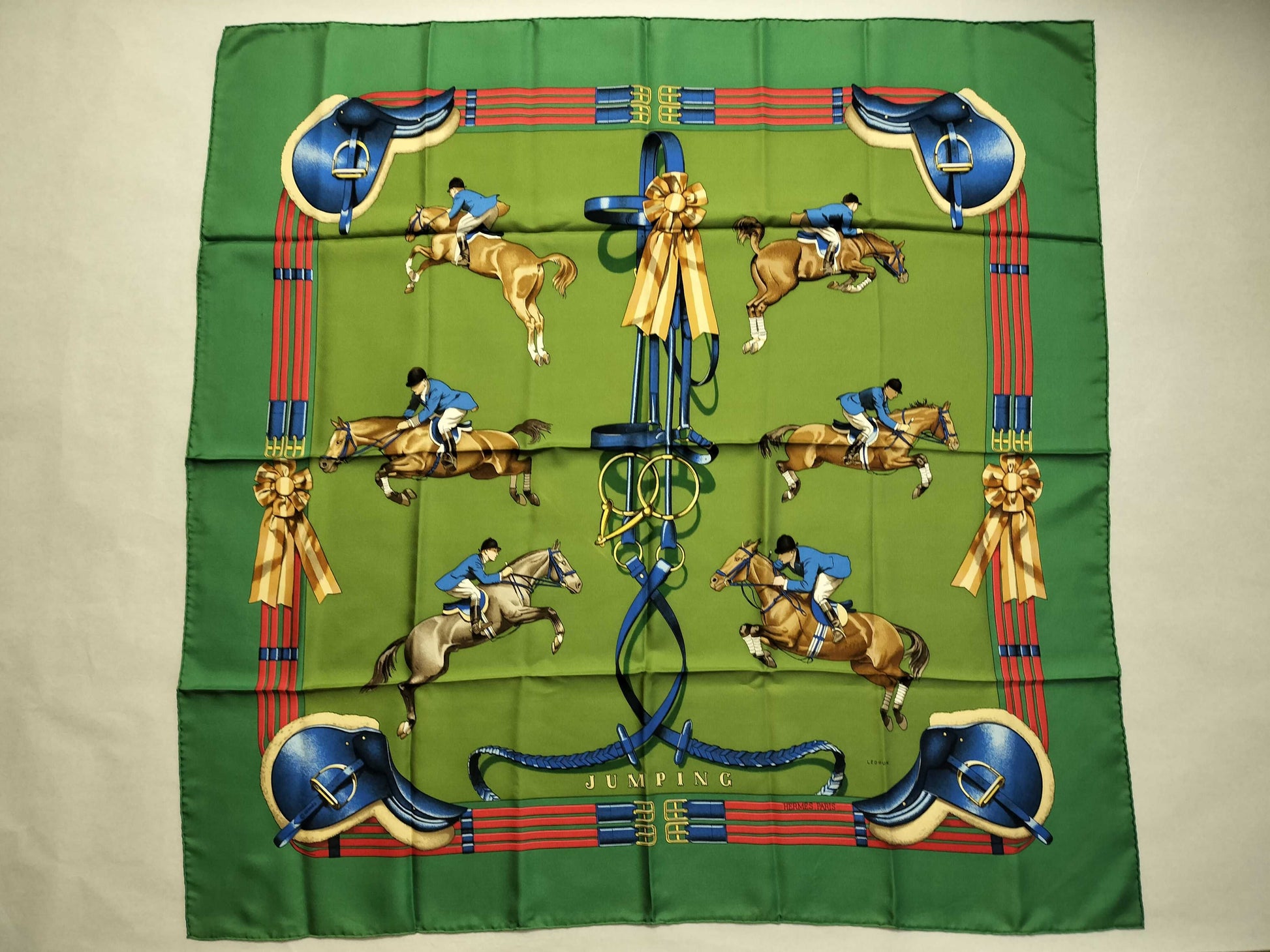 HERMES Carre Item Scarf