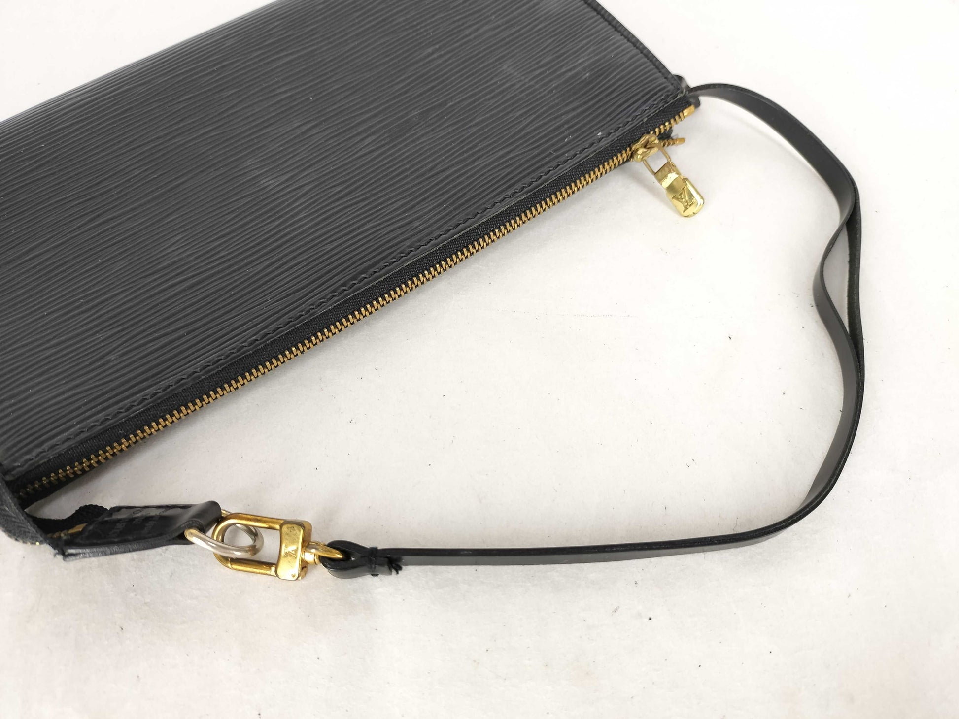 LOUIS VUITTON Epi LV Epi Pochette Accessoires M40632 Pouch