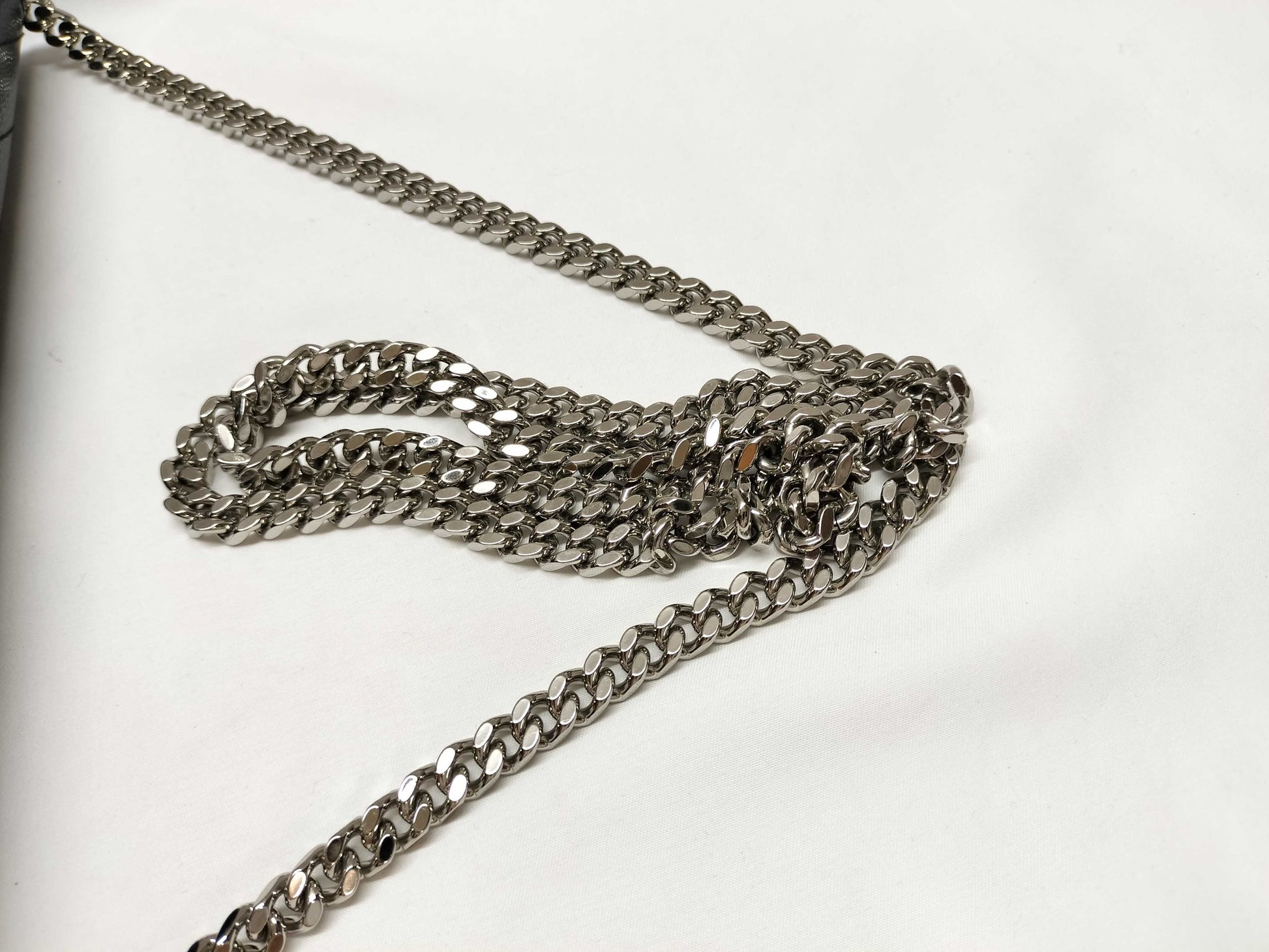 SAINT LAURENT Cassandra Chain Wallet 377828 Black with Silver Hardware Leather Shoulder Bag