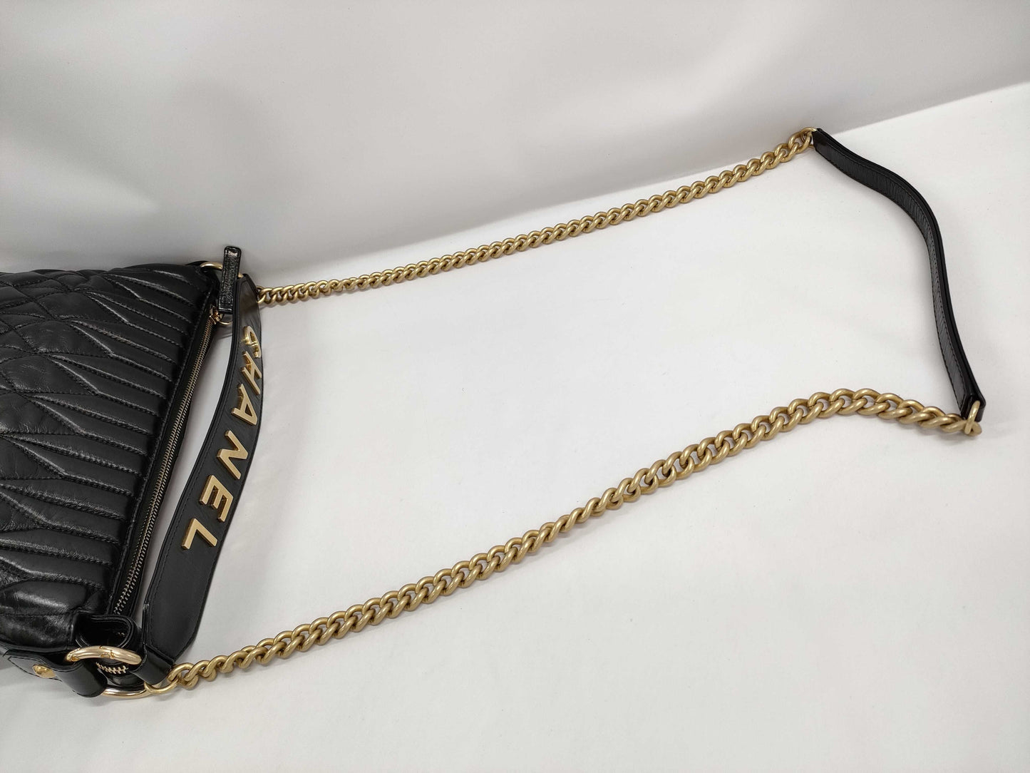 CHANEL CHANEL Hobo Chain Shoulder Bag Black with Gold Hardware and Leather 28199162 Shoulder Bag