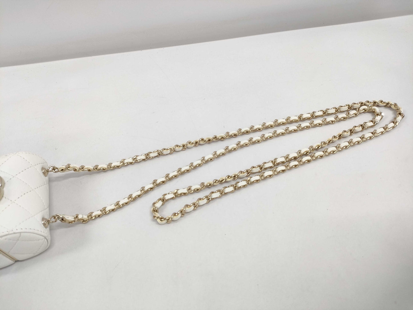 CHANEL CHANEL AirPods Case AP2657 White with Gold Hardware and Leather 32119353 Other Accessories