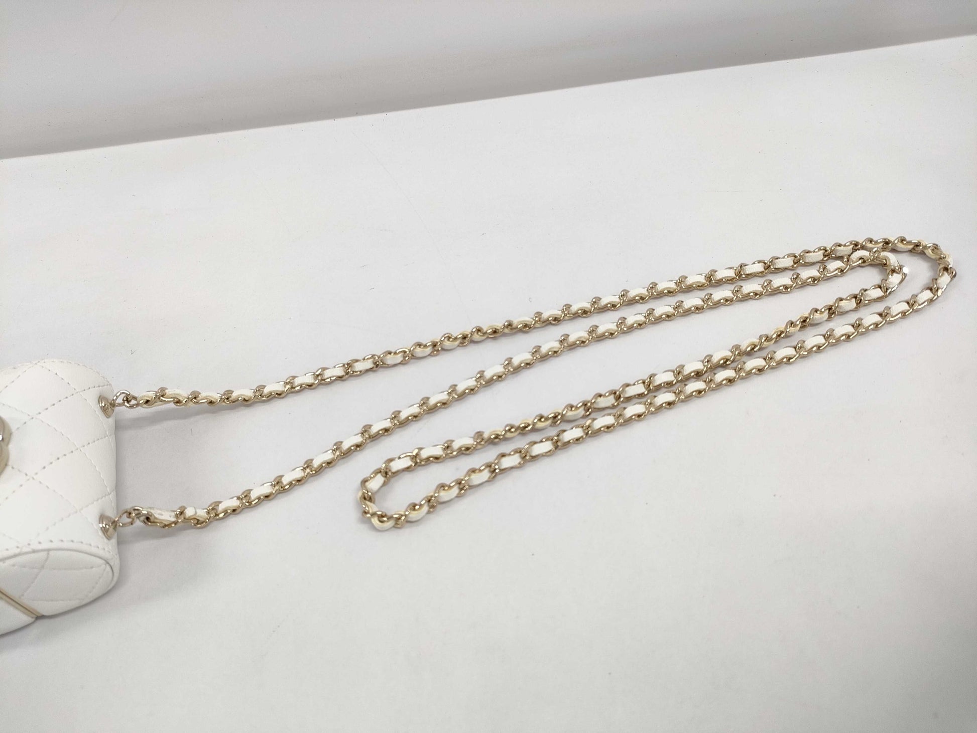 CHANEL CHANEL AirPods Case AP2657 White with Gold Hardware and Leather 32119353 Other Accessories