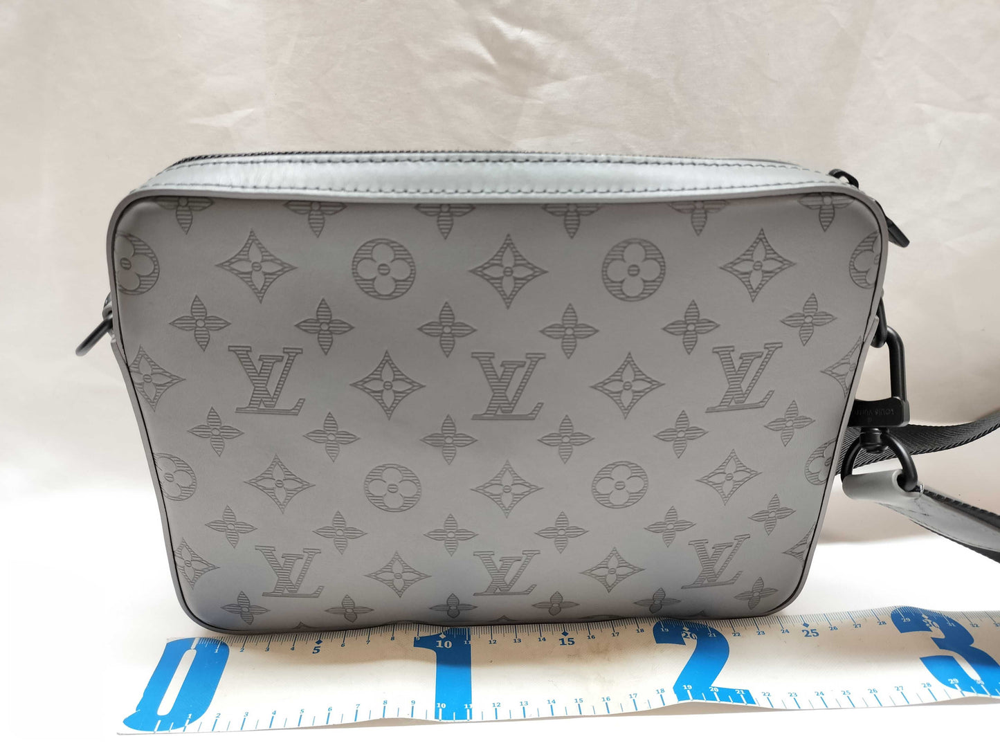 LOUIS VUITTON LOUIS VUITTON Duo Messenger Shoulder Bag M46104 Gray Leather with Black Hardware RFID Shoulder Bag