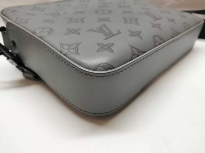 LOUIS VUITTON LOUIS VUITTON Duo Messenger Shoulder Bag M46104 Gray Leather with Black Hardware RFID Shoulder Bag
