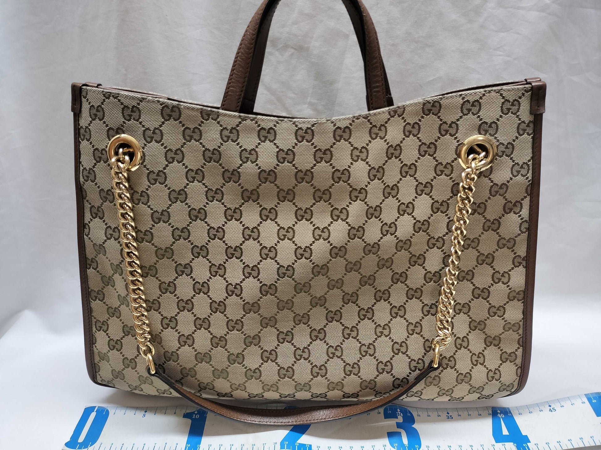 GUCCI GG Supreme Horsebit 1955 2-way tote bag in beige, brown, and gold hardware. GG canvas shoulder bag.