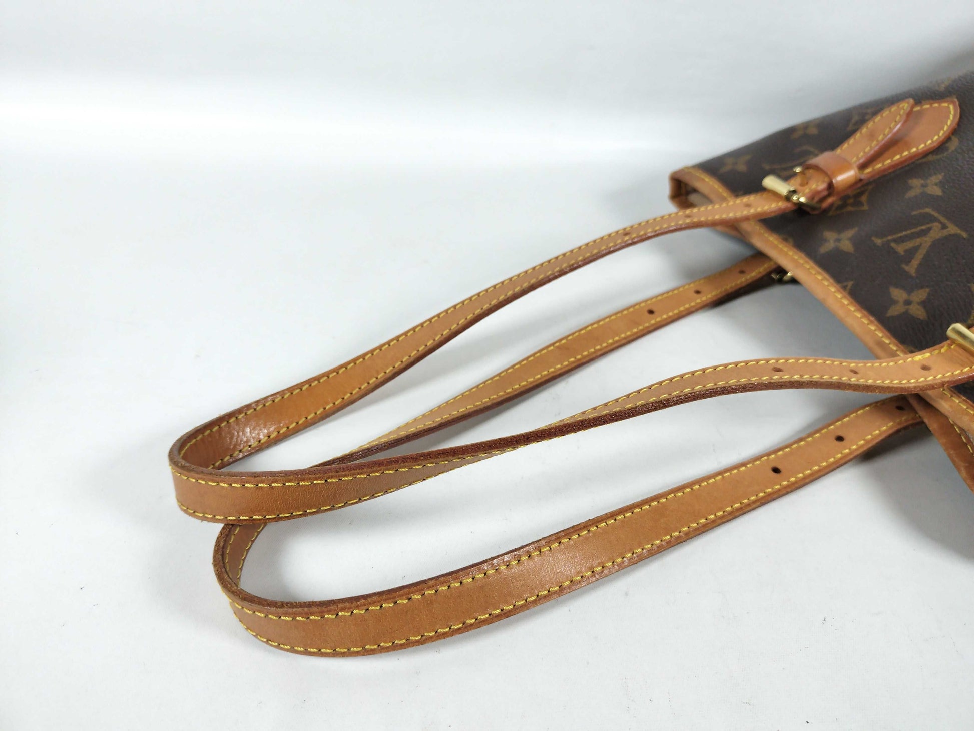 LOUIS VUITTON Monogram LV Monogram Bucket PM M42238 Tote Bag