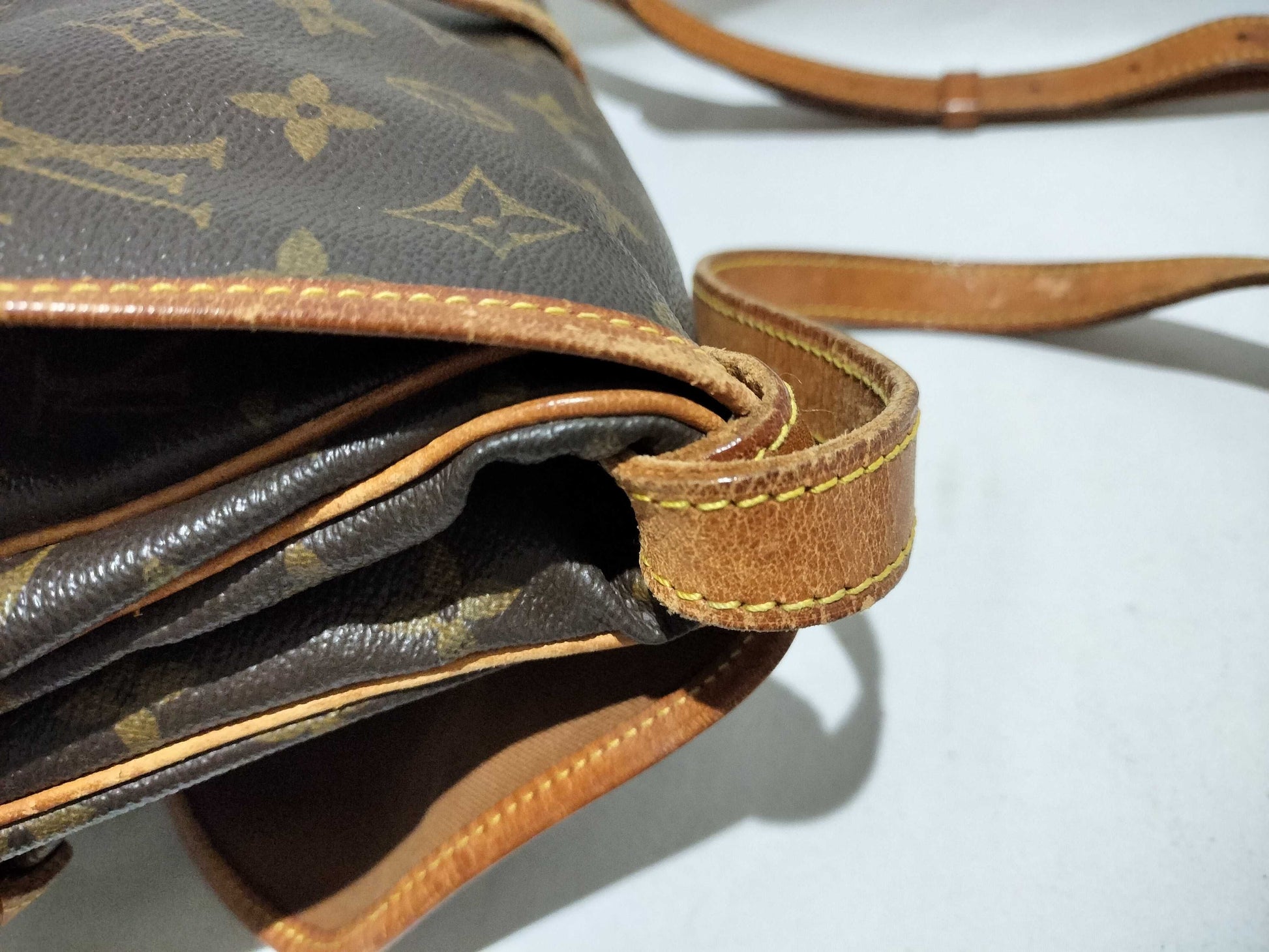 LOUIS VUITTON Monogram Louis Vuitton Saumur Shoulder Bag Shoulder Bag