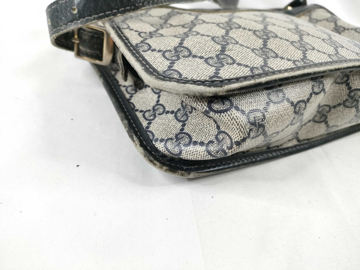 GUCCI GG Supreme Shoulder Bag in PVC, Navy