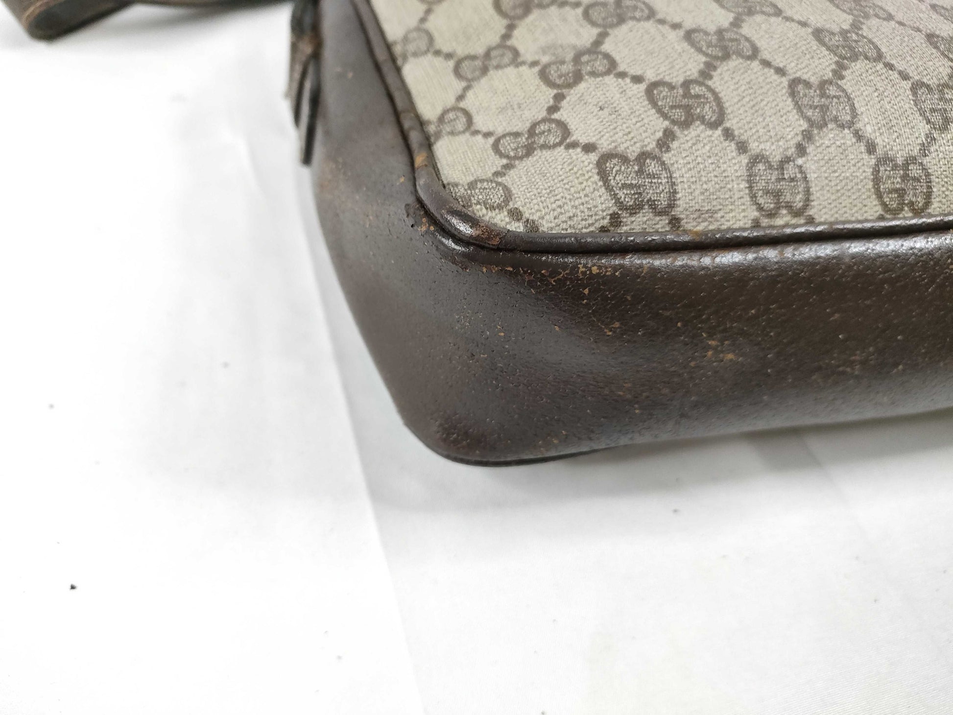 GUCCI GG Supreme Shoulder Bag in PVC, Brown