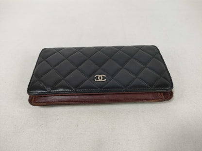 CHANEL Matelasse Bifold Long Wallet in Lambskin with Coco Mark Seal