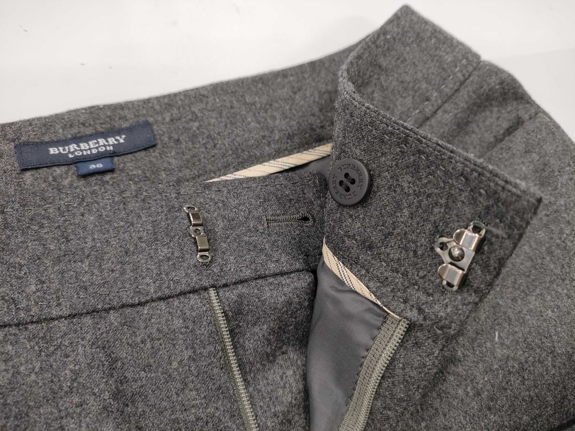 BURBERRY LONDON Pants Size 38 Pants