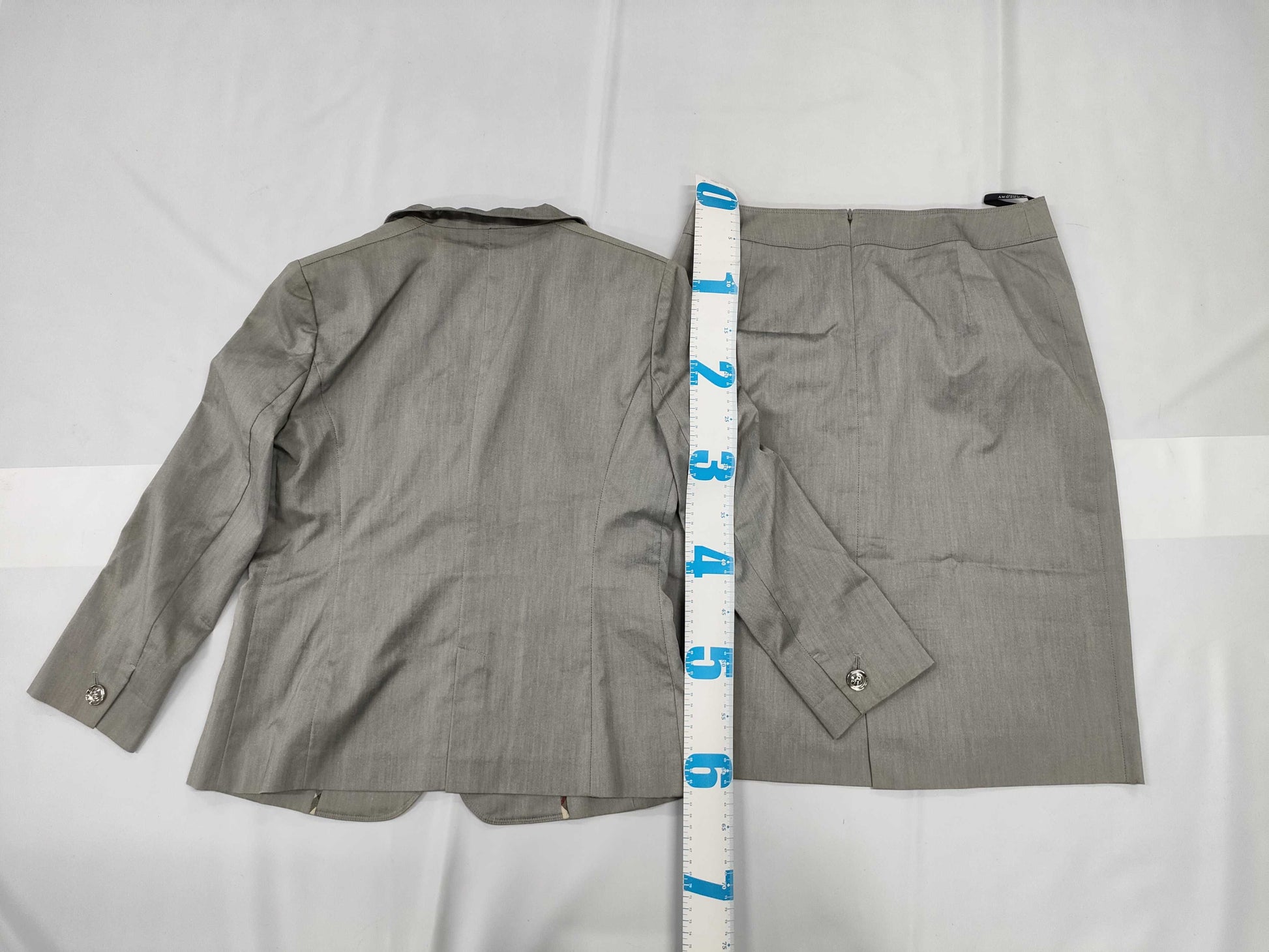 BURBERRY LONDON Suit Size 42 Other Apparel