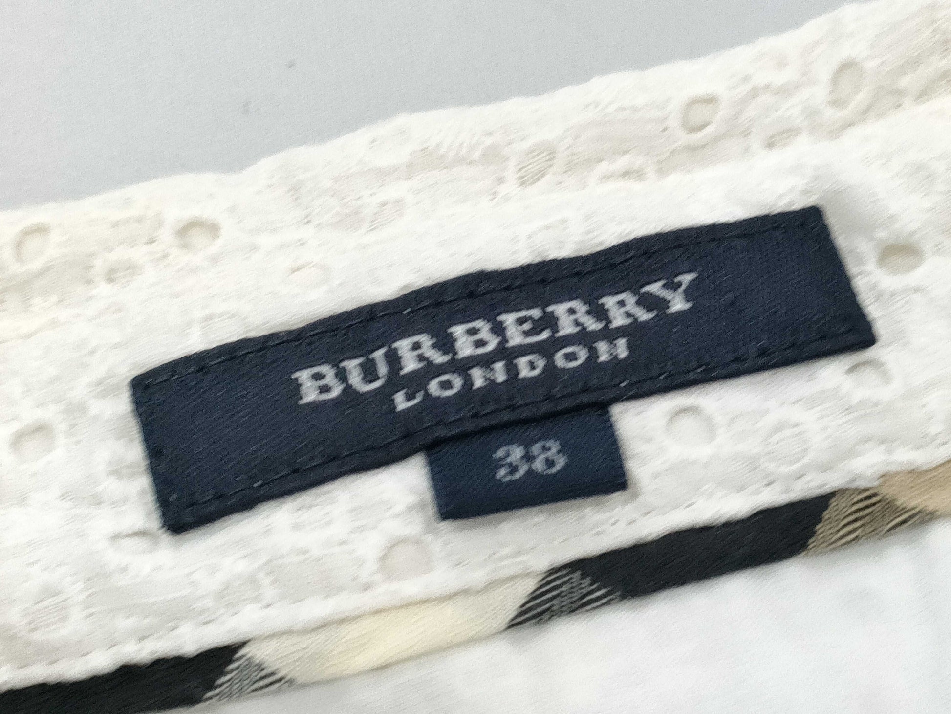 BURBERRY BURBERRY Short Sleeve Lace Shirt Tunic Size 38 Tops