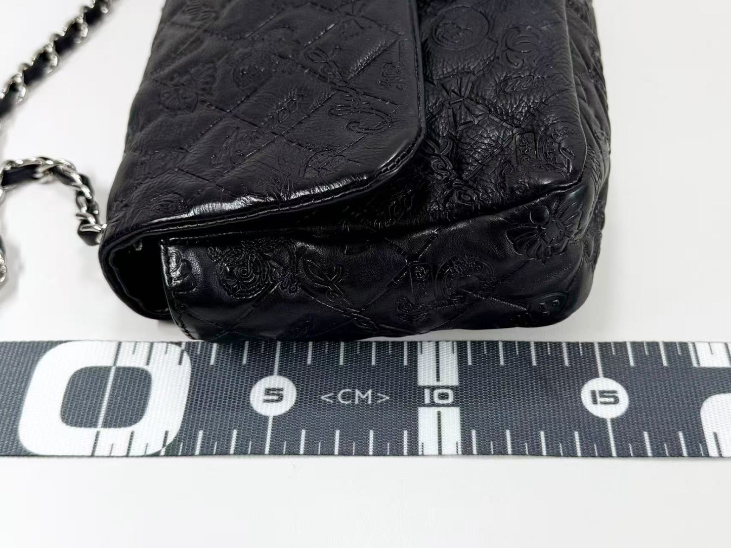 CHANEL Black Matelasse Icon Leather Embossed Double Chain W25cm x H15cm x D5cm [Dust bag and sticker included] Silver Hardware Shoulder Bag 14084973 Excellent Condition A-AB