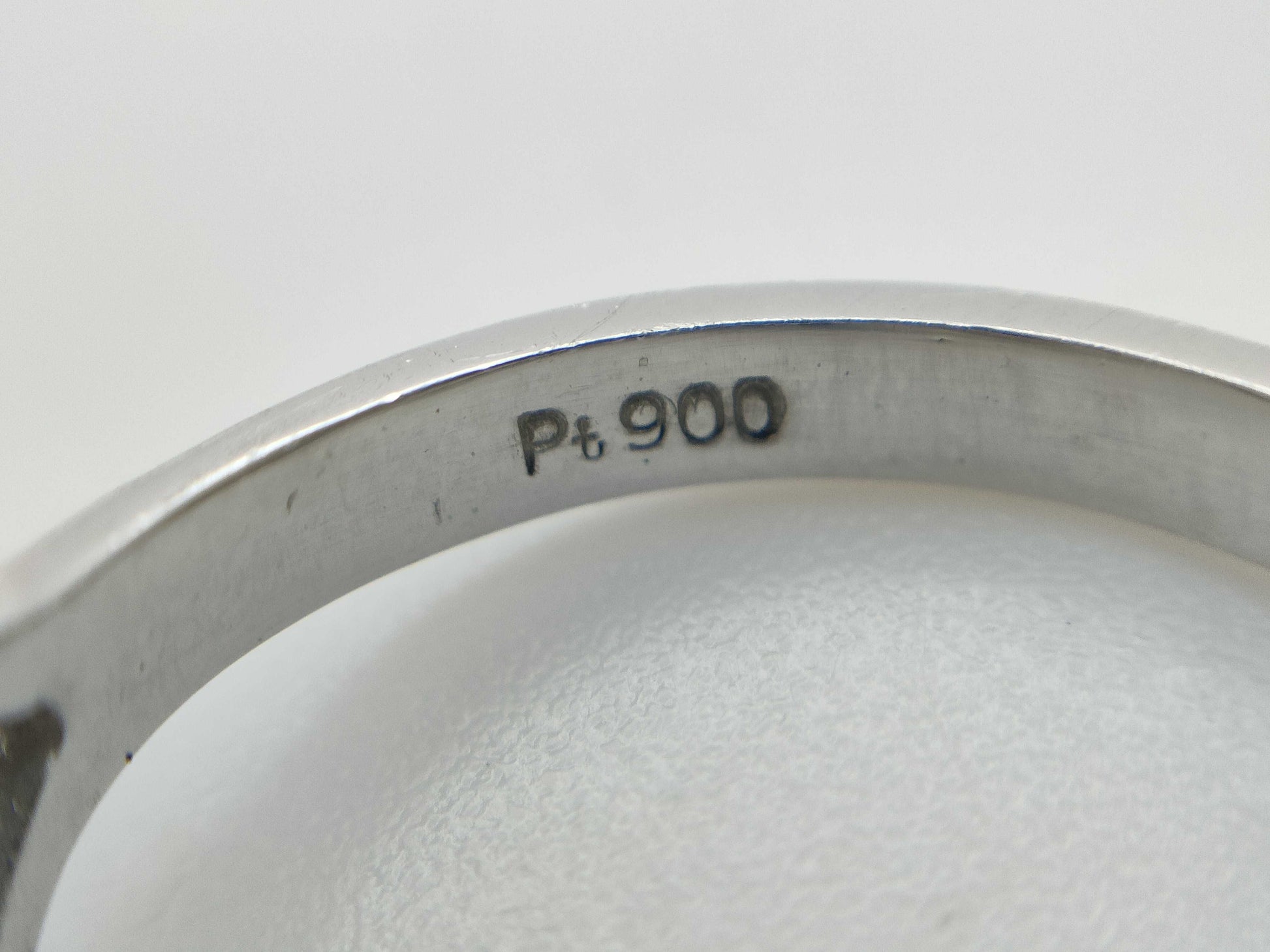 Coral ring, diameter approximately 10.3mm, diamond, PT900, 7.9g 