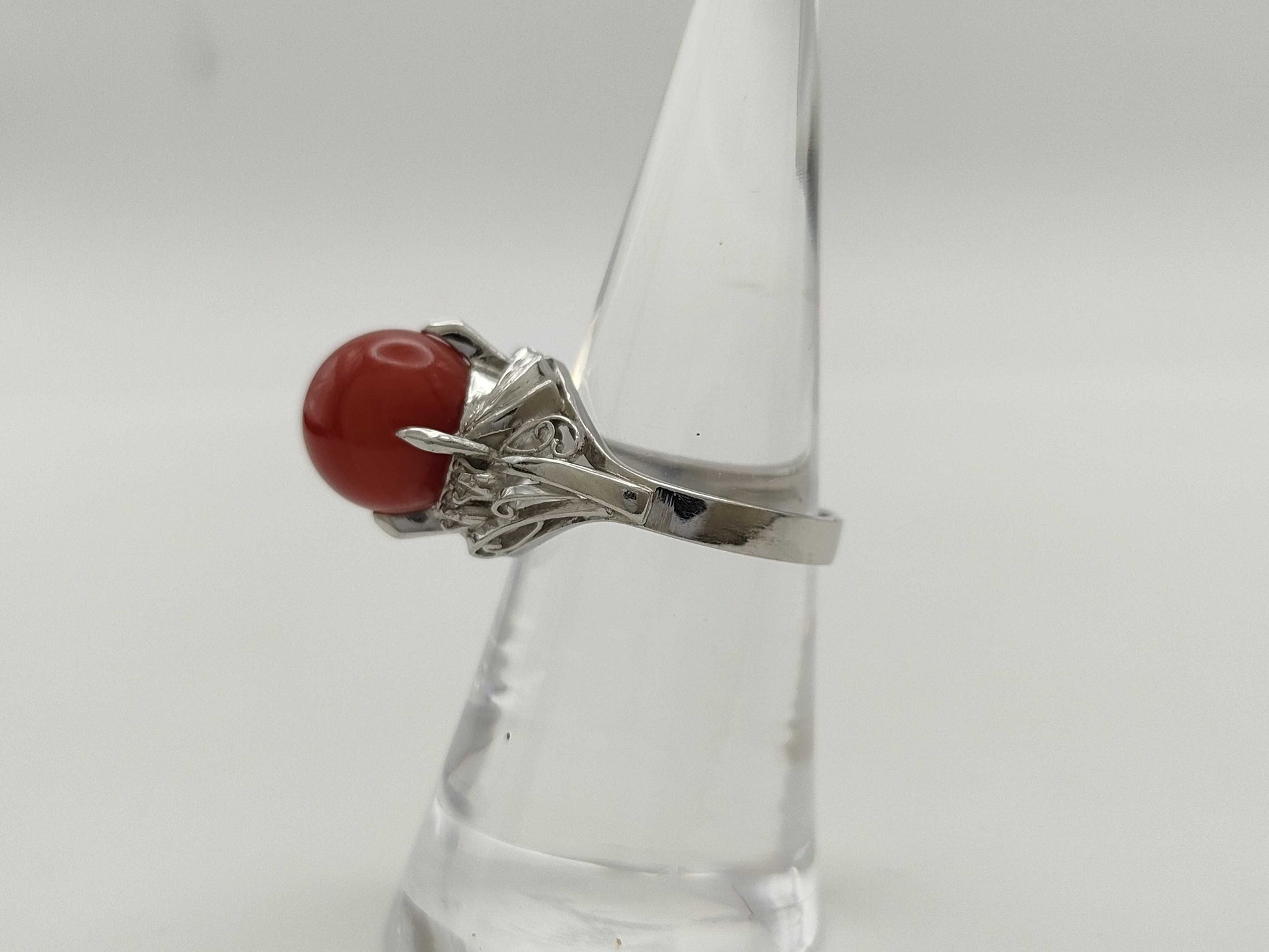 Coral ring, diameter approximately 10.3mm, diamond, PT900, 7.9g 