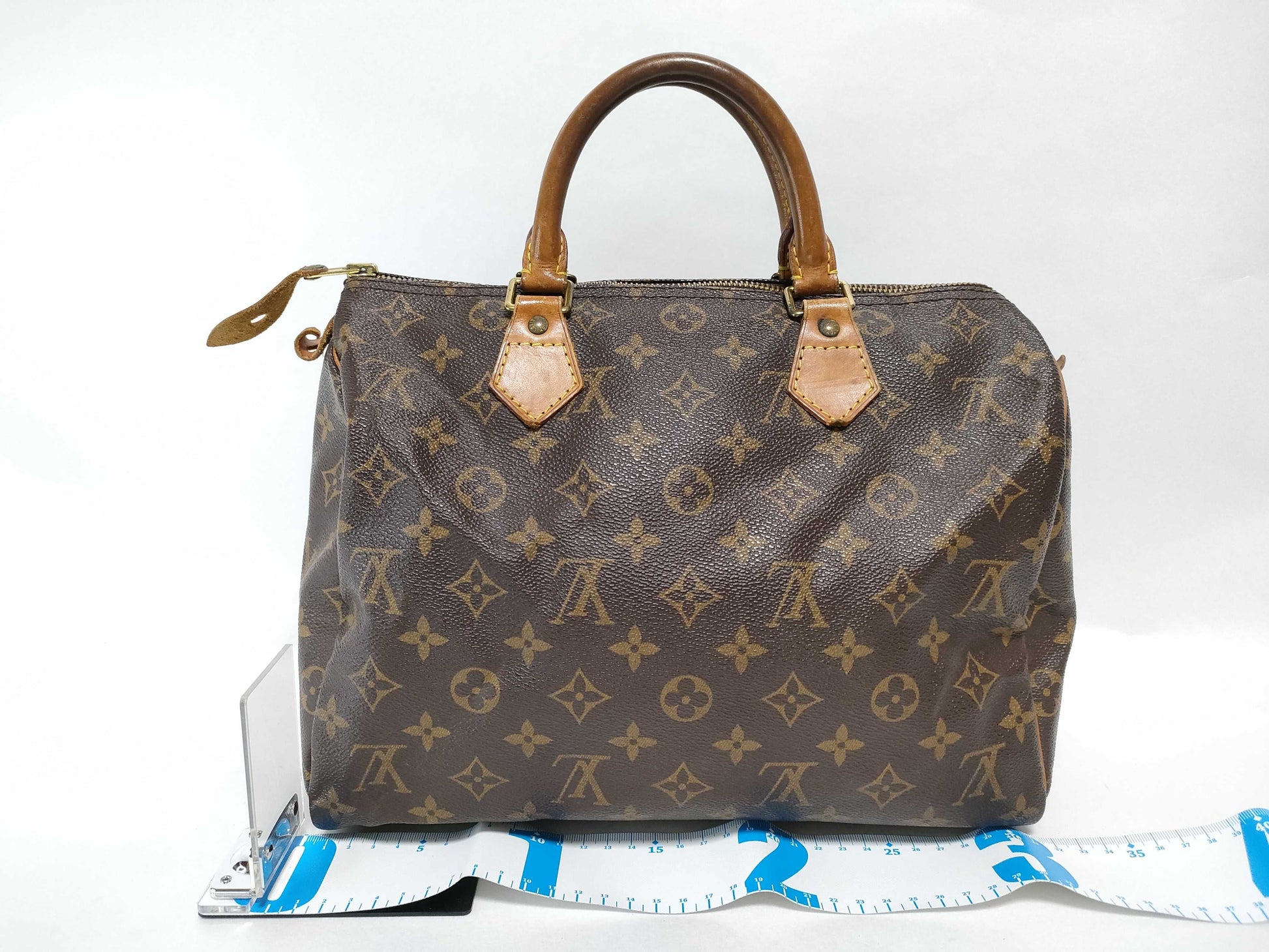 LOUIS VUITTON Monogram Louis Vuitton Monogram Speedy 30 Handbag