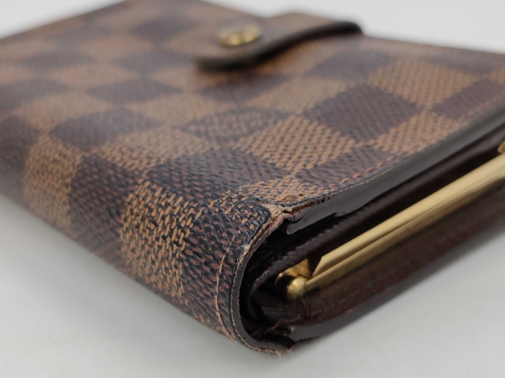 LOUIS VUITTON Damier Wallet