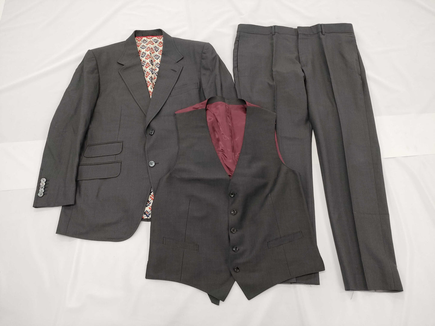 GUCCI 3-piece suit, size 56, other apparel