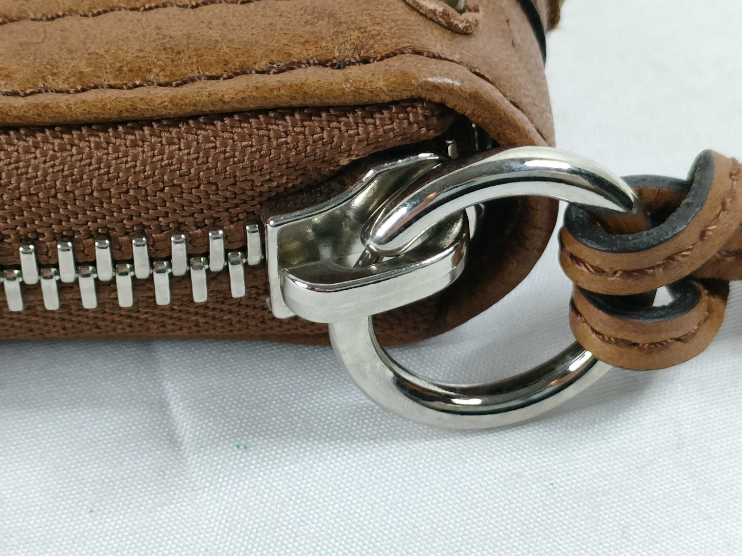 Chloe round zipper wallet