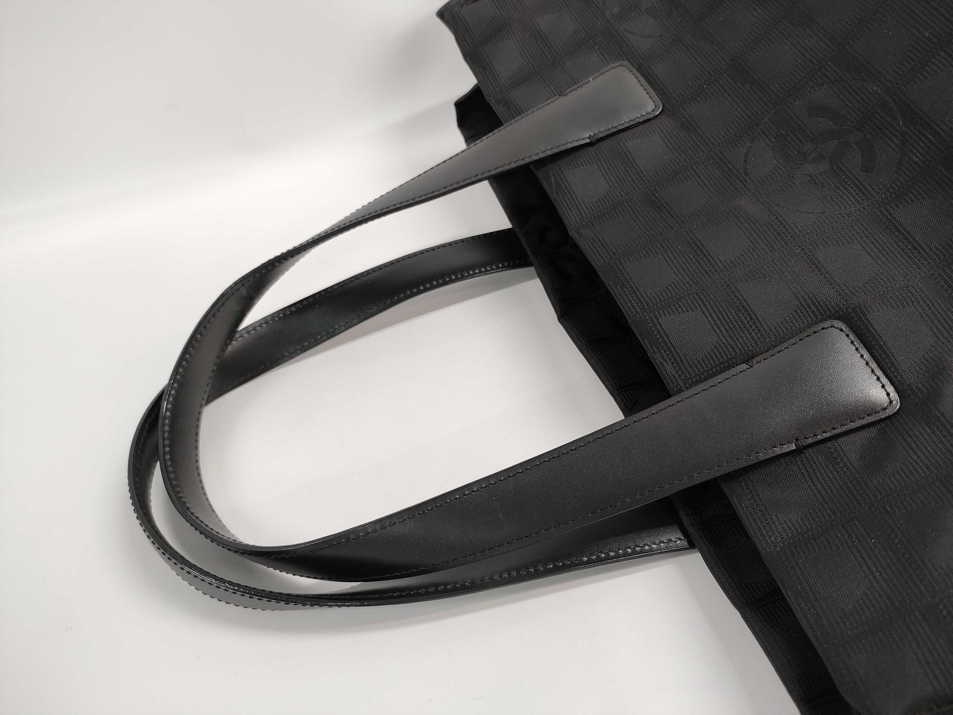 CHANEL Neutra MM Black Seal Tote Bag