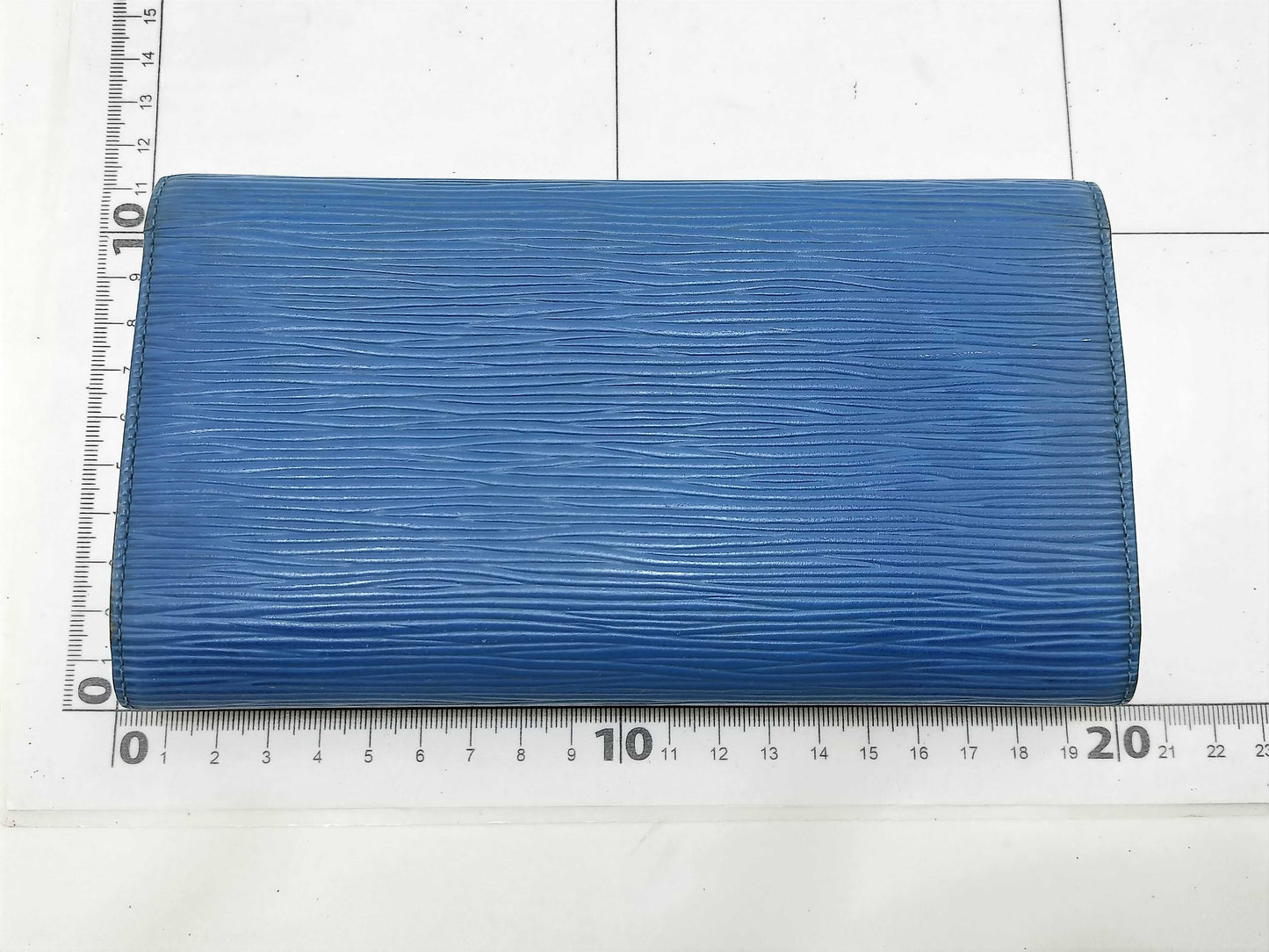 LOUIS VUITTON Epi International Wallet