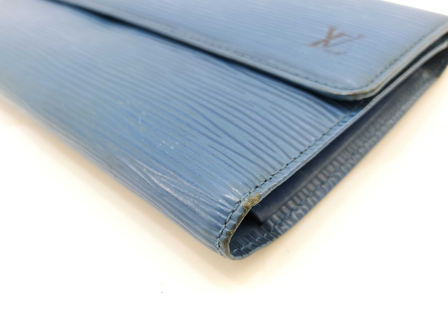 LOUIS VUITTON Epi International Wallet